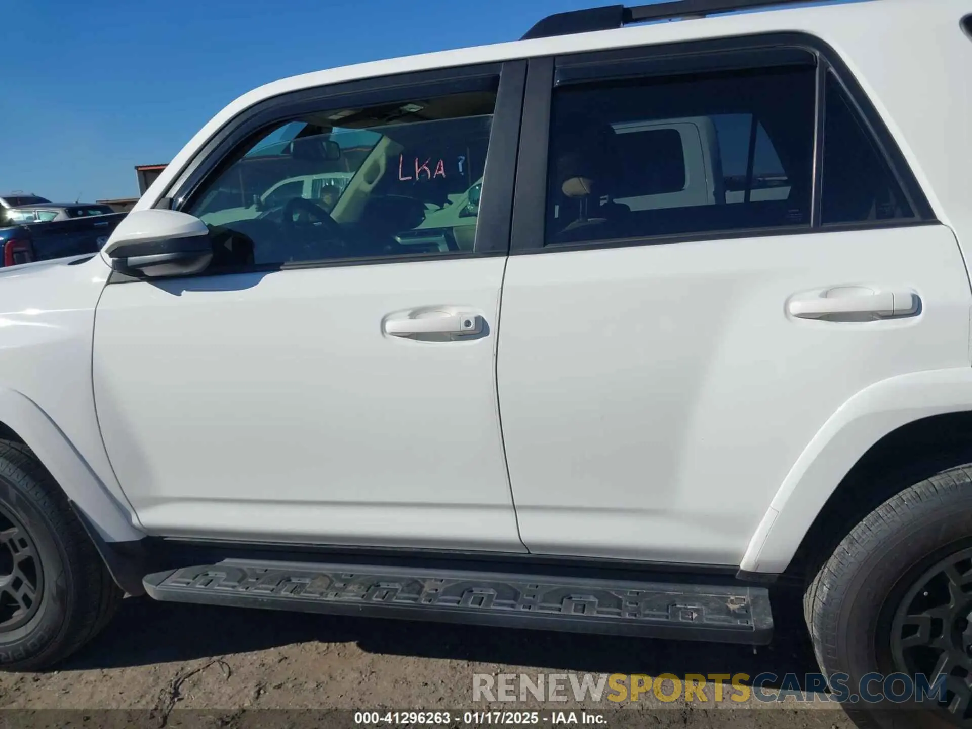 14 fotografías del automóvil dañado JTEBU5JR5L5773699 TOYOTA 4RUNNER 2020