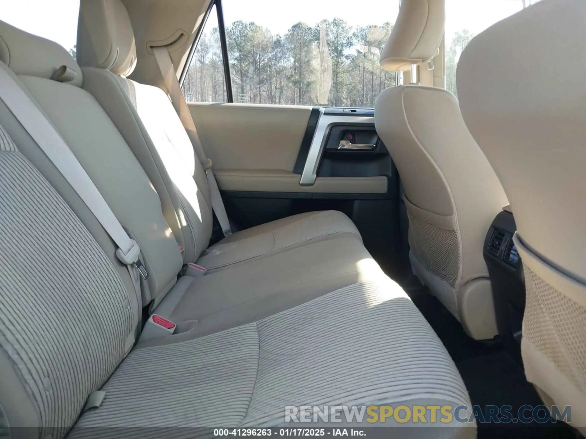 8 fotografías del automóvil dañado JTEBU5JR5L5773699 TOYOTA 4RUNNER 2020