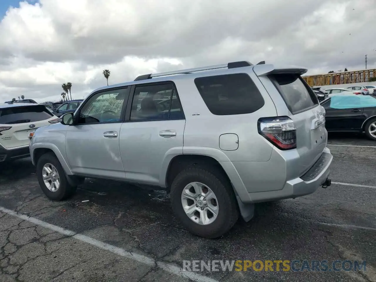 2 fotografías del automóvil dañado JTEBU5JR5L5826322 TOYOTA 4RUNNER 2020