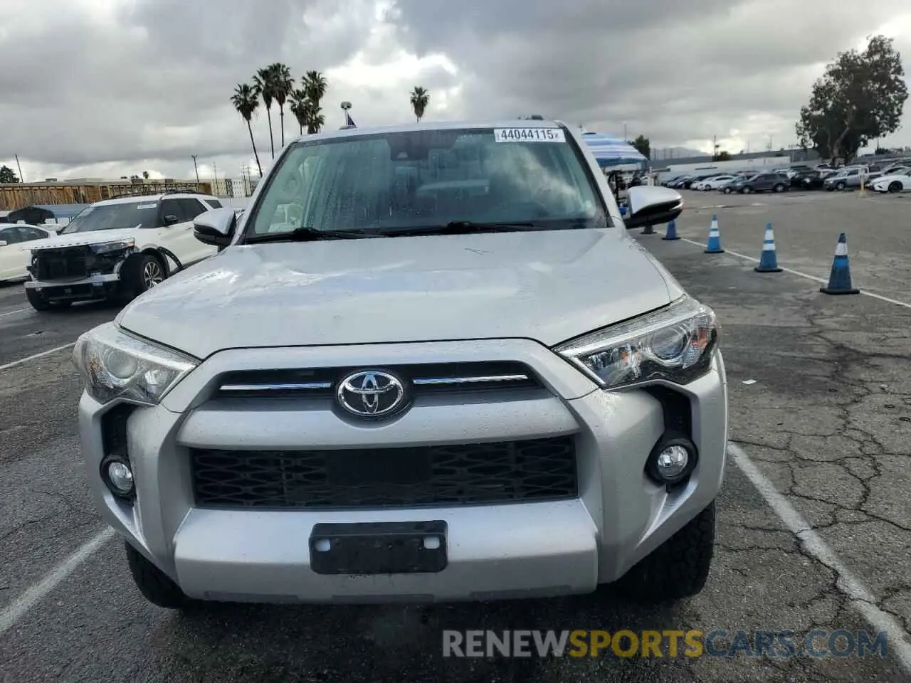 5 fotografías del automóvil dañado JTEBU5JR5L5826322 TOYOTA 4RUNNER 2020