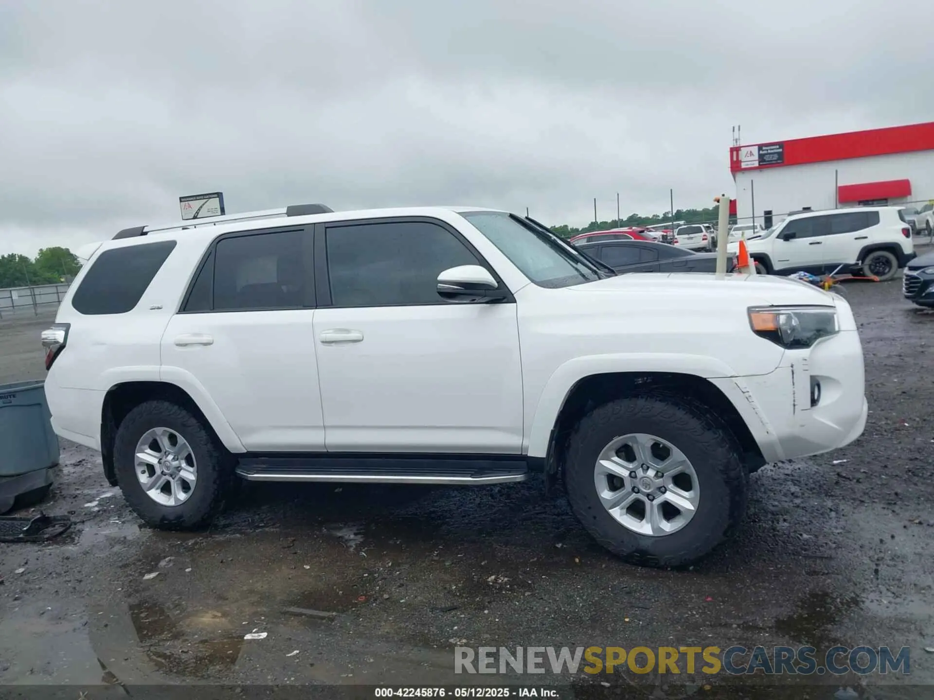 14 fotografías del automóvil dañado JTEBU5JR6L5759200 TOYOTA 4RUNNER 2020