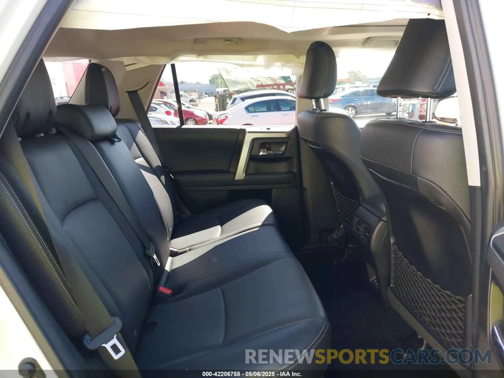 8 fotografías del automóvil dañado JTEBU5JR6L5765501 TOYOTA 4RUNNER 2020