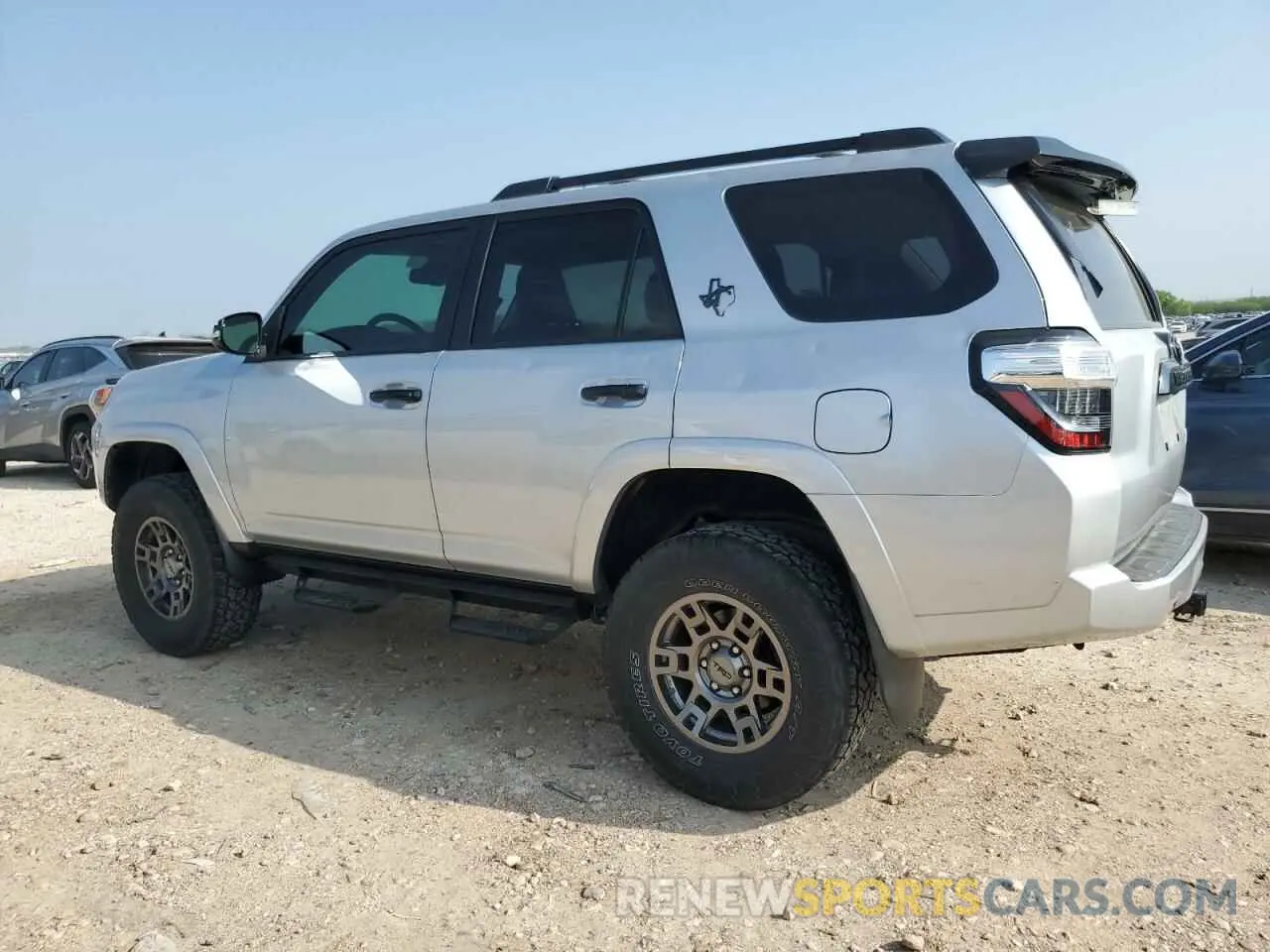 2 fotografías del automóvil dañado JTEBU5JR6L5790270 TOYOTA 4RUNNER 2020