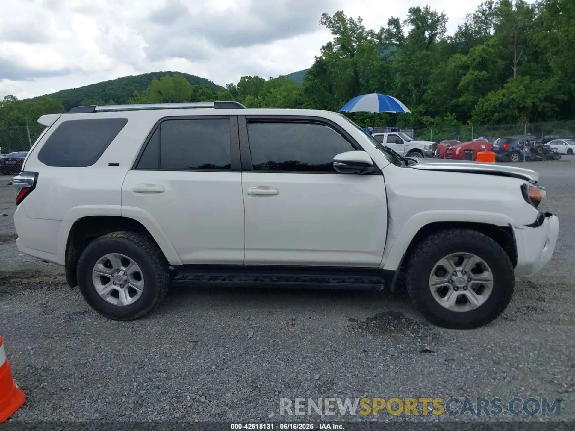 13 fotografías del automóvil dañado JTEBU5JR6L5793640 TOYOTA 4RUNNER 2020