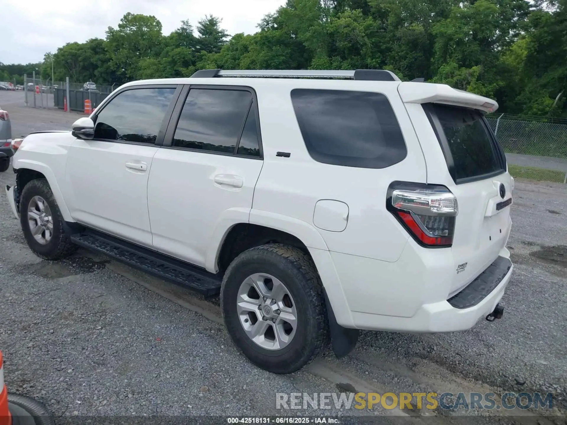 3 fotografías del automóvil dañado JTEBU5JR6L5793640 TOYOTA 4RUNNER 2020