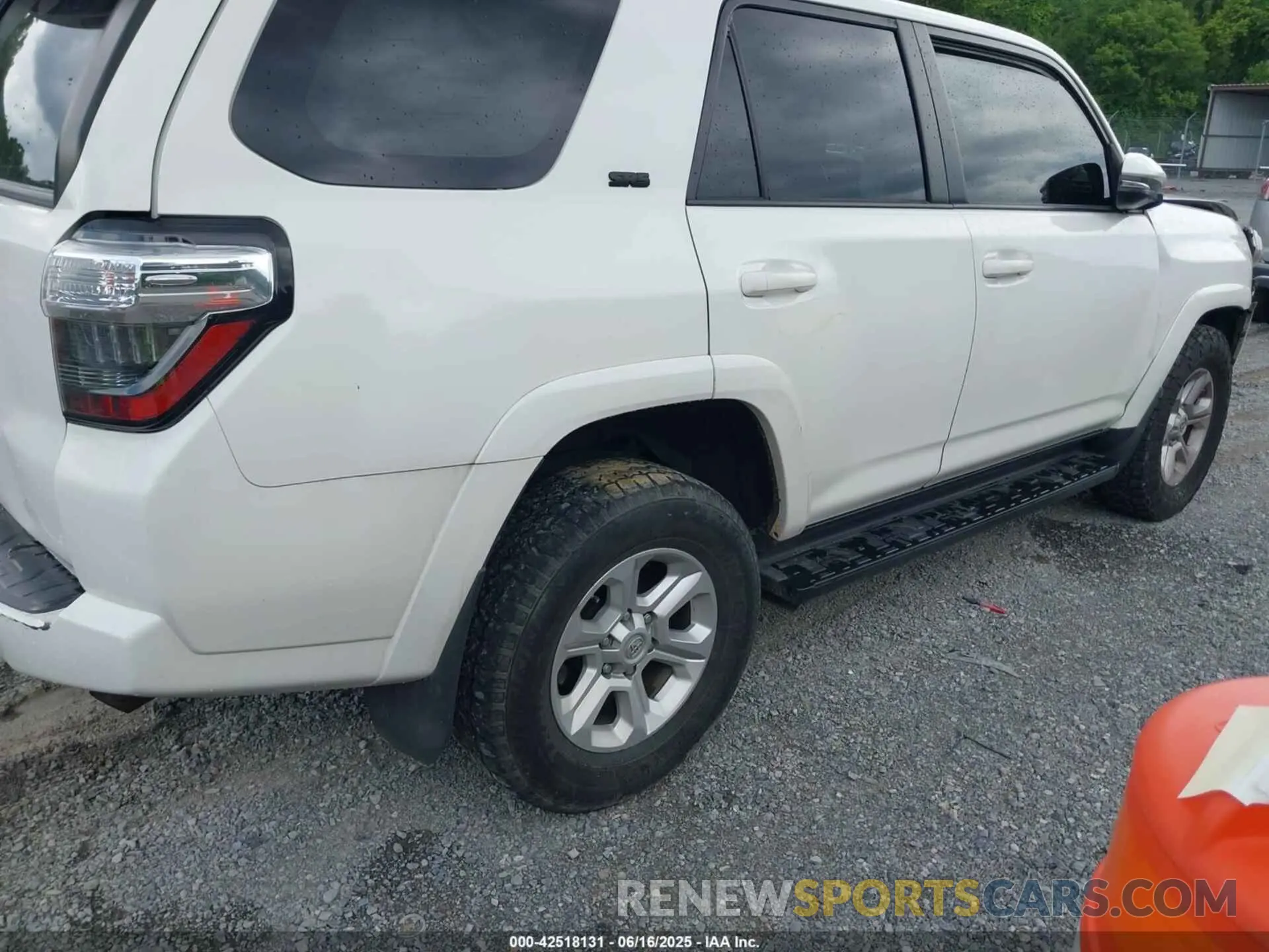 4 fotografías del automóvil dañado JTEBU5JR6L5793640 TOYOTA 4RUNNER 2020