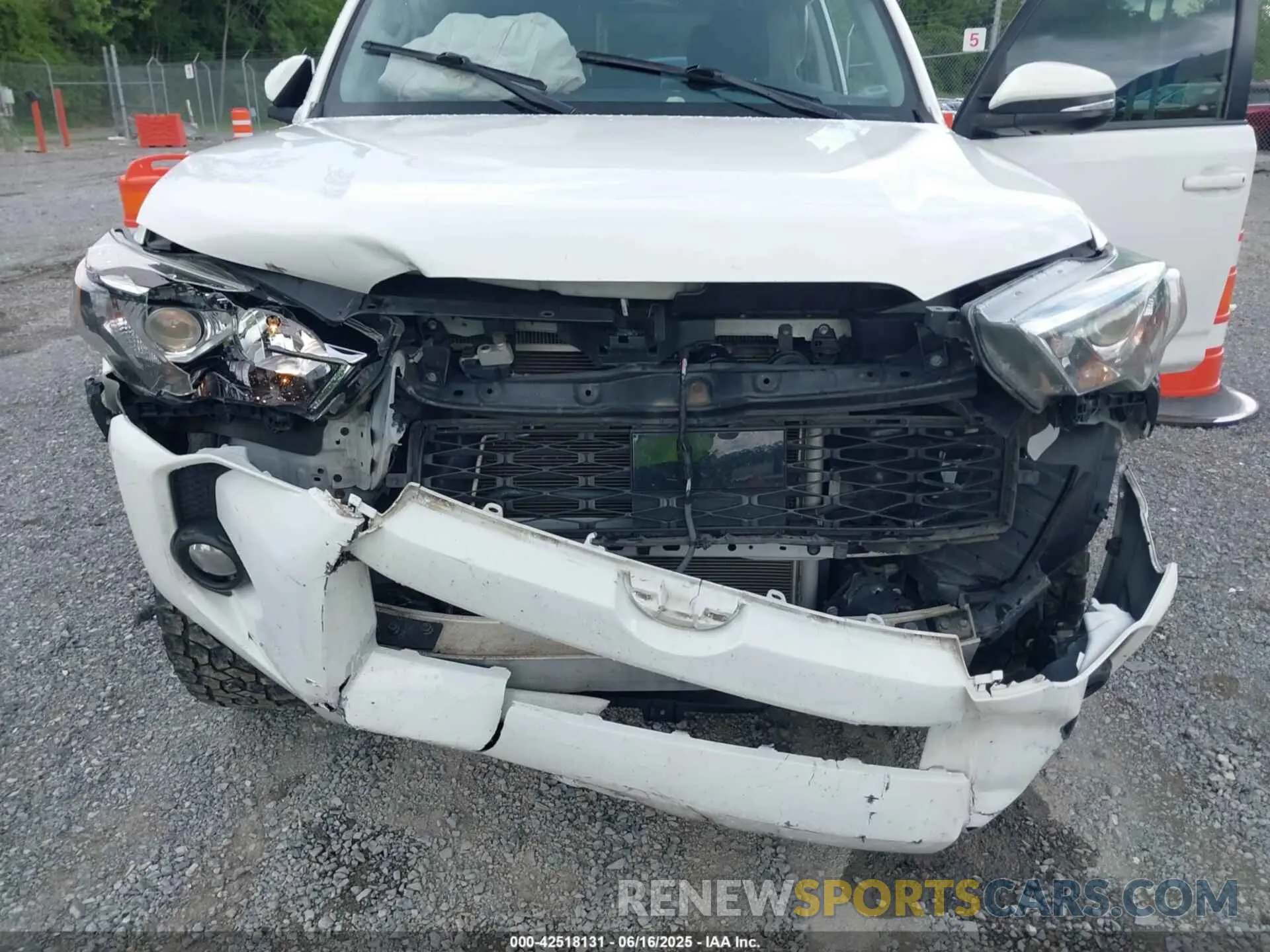 6 fotografías del automóvil dañado JTEBU5JR6L5793640 TOYOTA 4RUNNER 2020