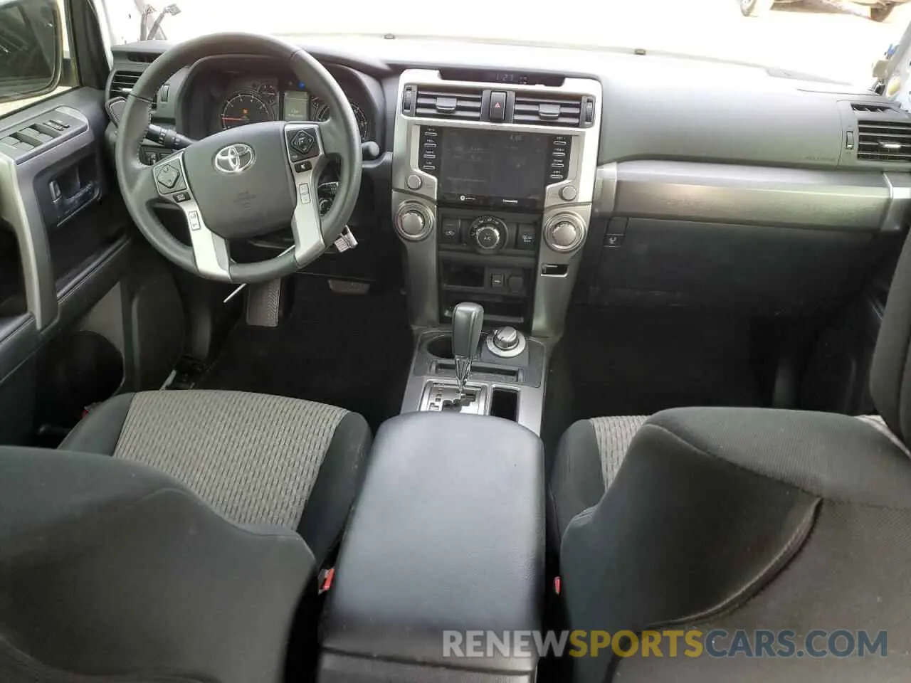 8 fotografías del automóvil dañado JTEBU5JR6L5802322 TOYOTA 4RUNNER 2020