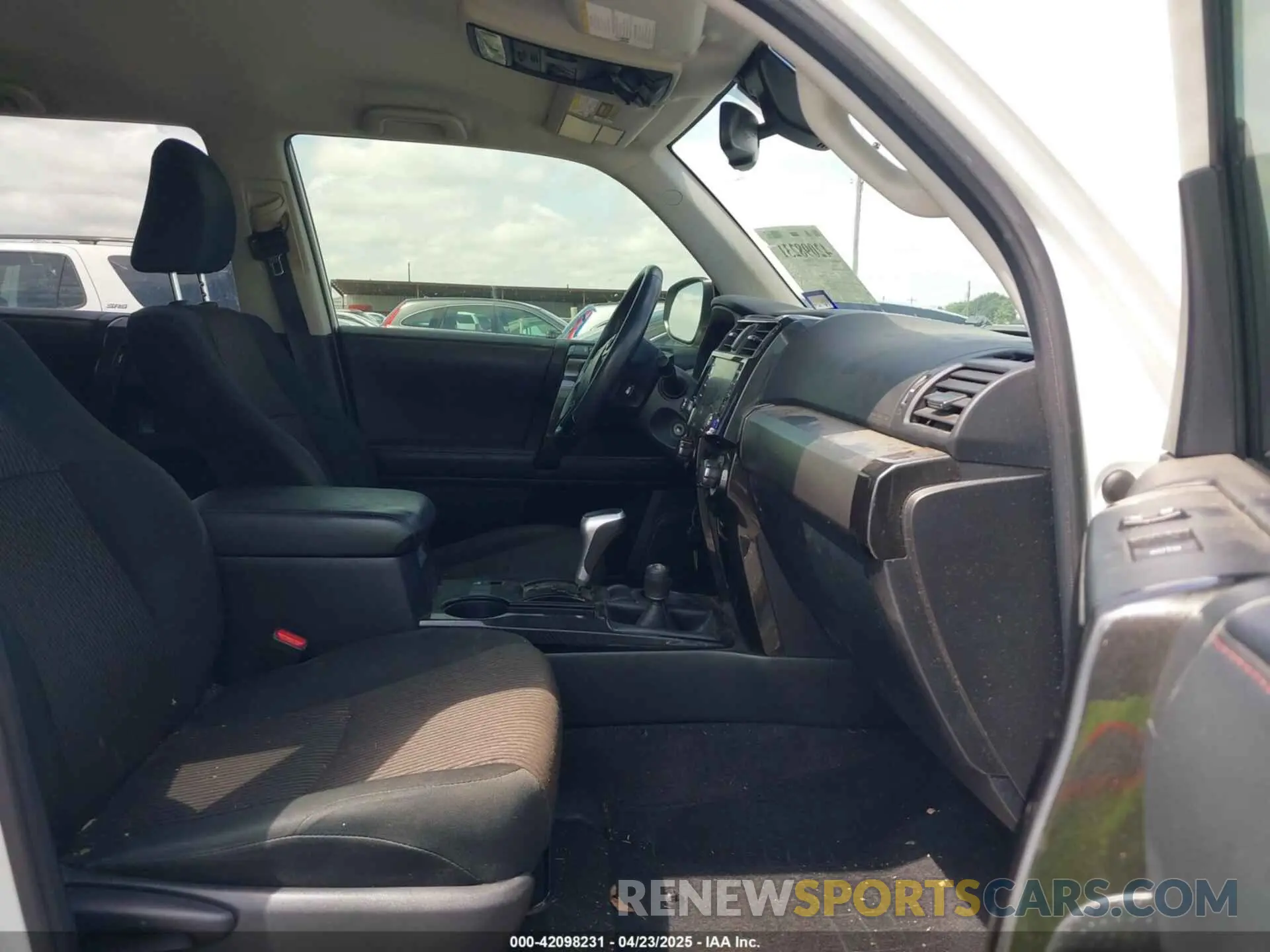 5 fotografías del automóvil dañado JTEBU5JR6L5830203 TOYOTA 4RUNNER 2020