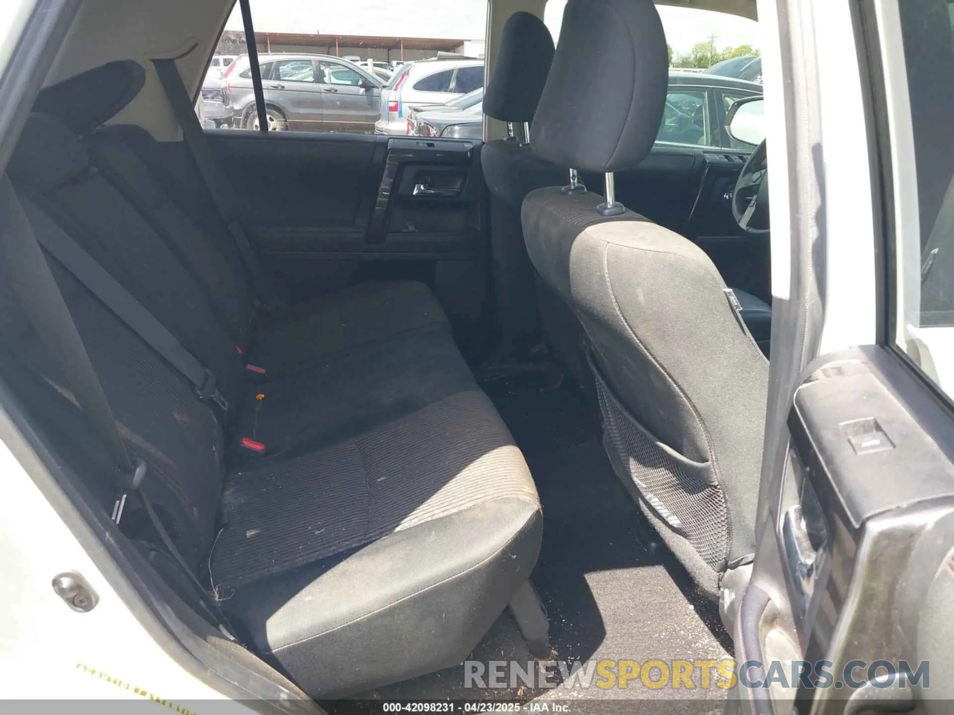8 fotografías del automóvil dañado JTEBU5JR6L5830203 TOYOTA 4RUNNER 2020