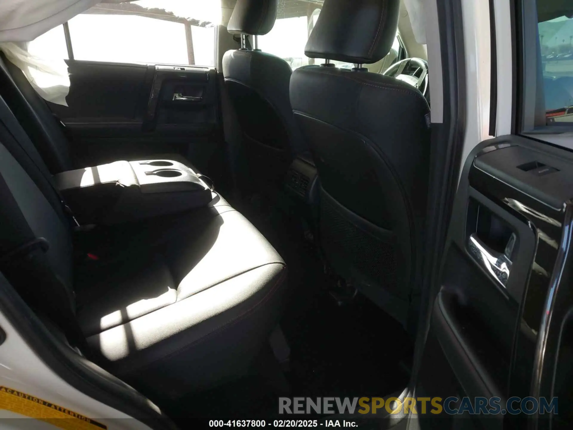 8 fotografías del automóvil dañado JTEBU5JR6L5832422 TOYOTA 4RUNNER 2020