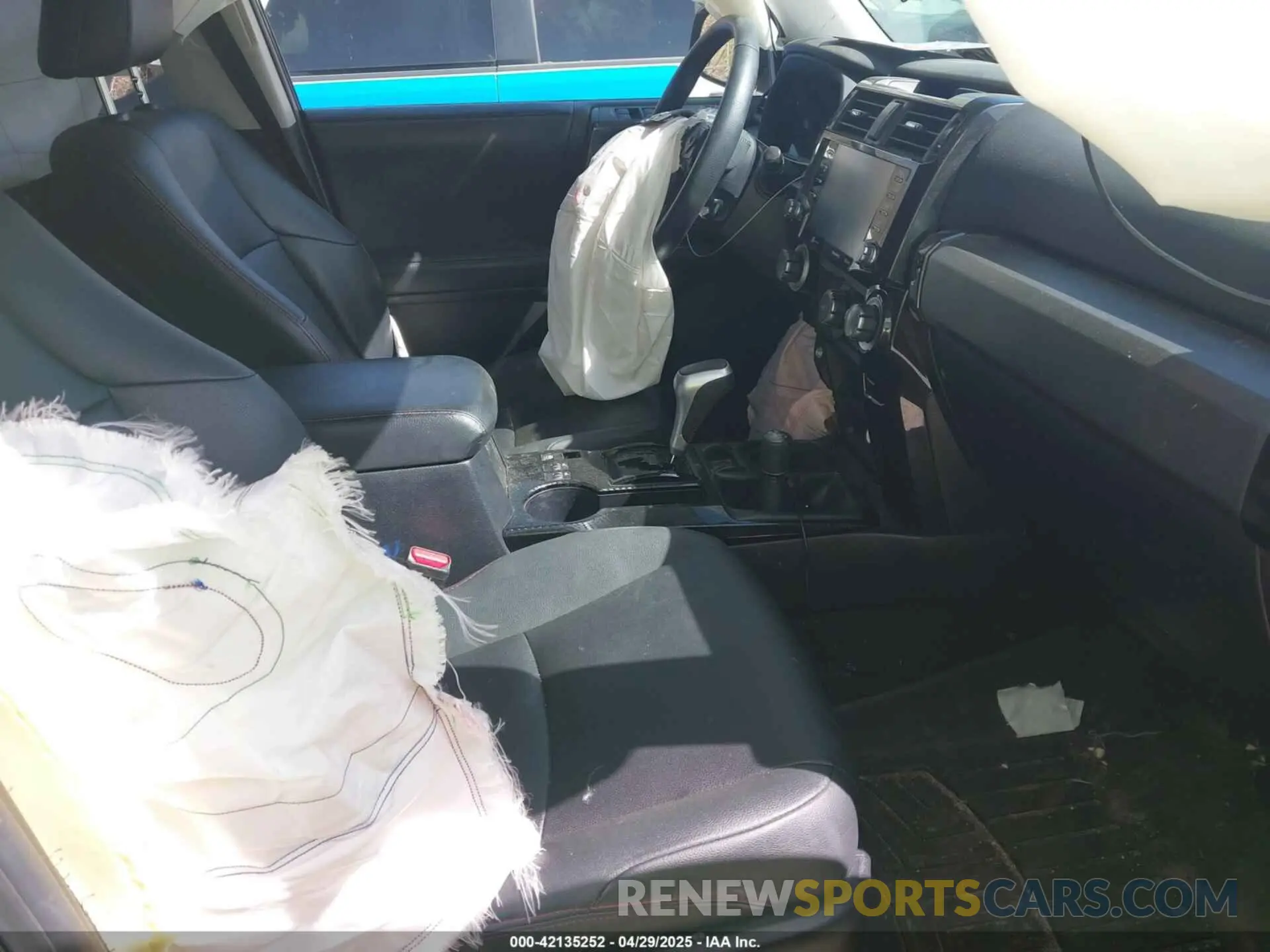 5 fotografías del automóvil dañado JTEBU5JR7L5753311 TOYOTA 4RUNNER 2020