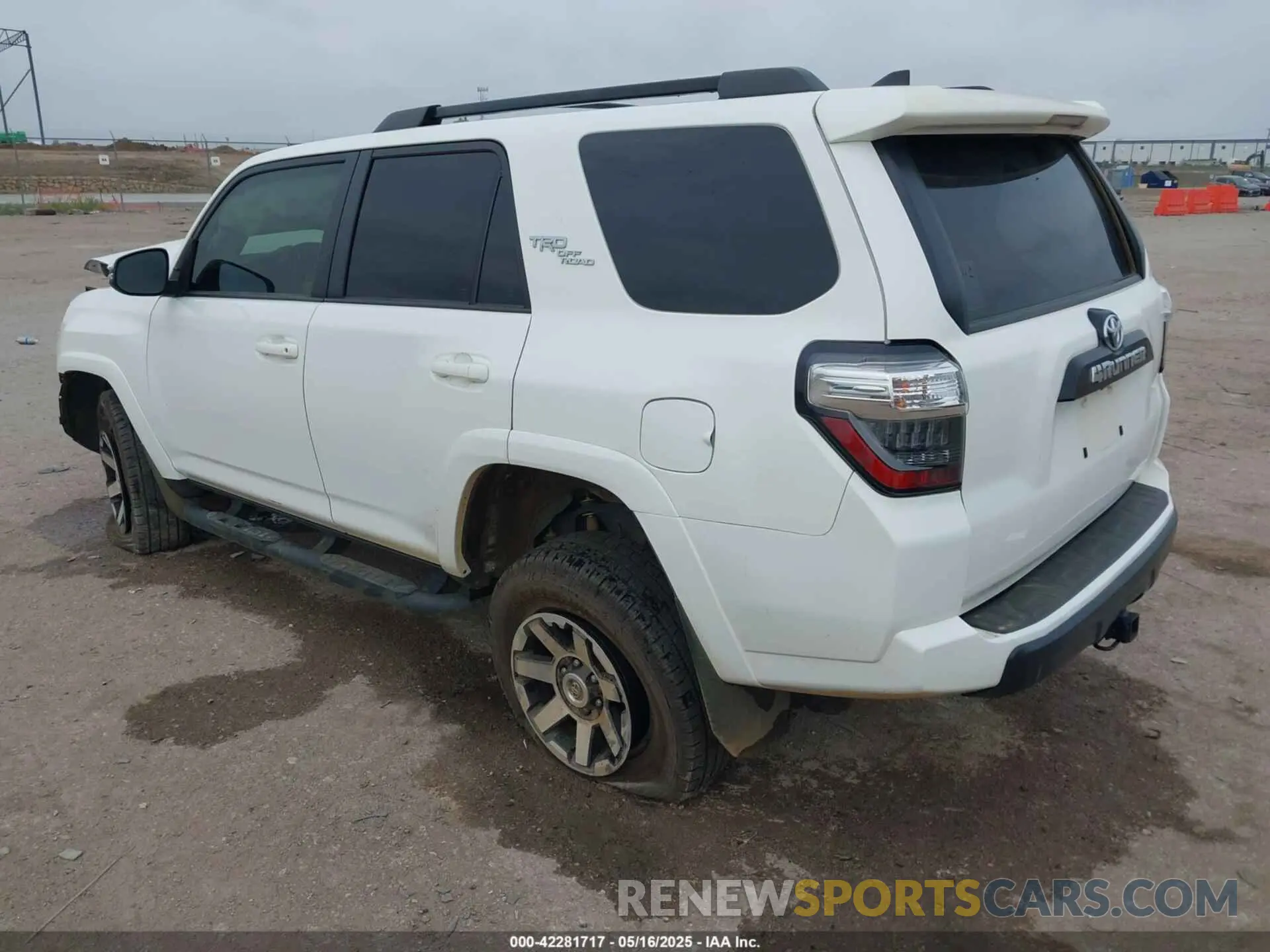 3 fotografías del automóvil dañado JTEBU5JR7L5772912 TOYOTA 4RUNNER 2020
