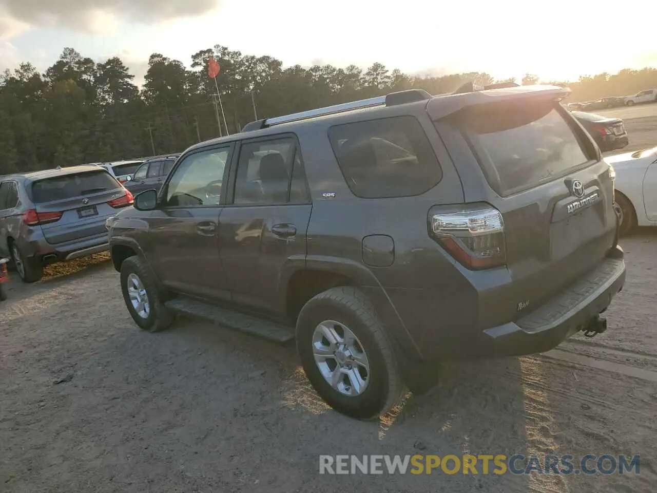 2 fotografías del automóvil dañado JTEBU5JR7L5788530 TOYOTA 4RUNNER 2020