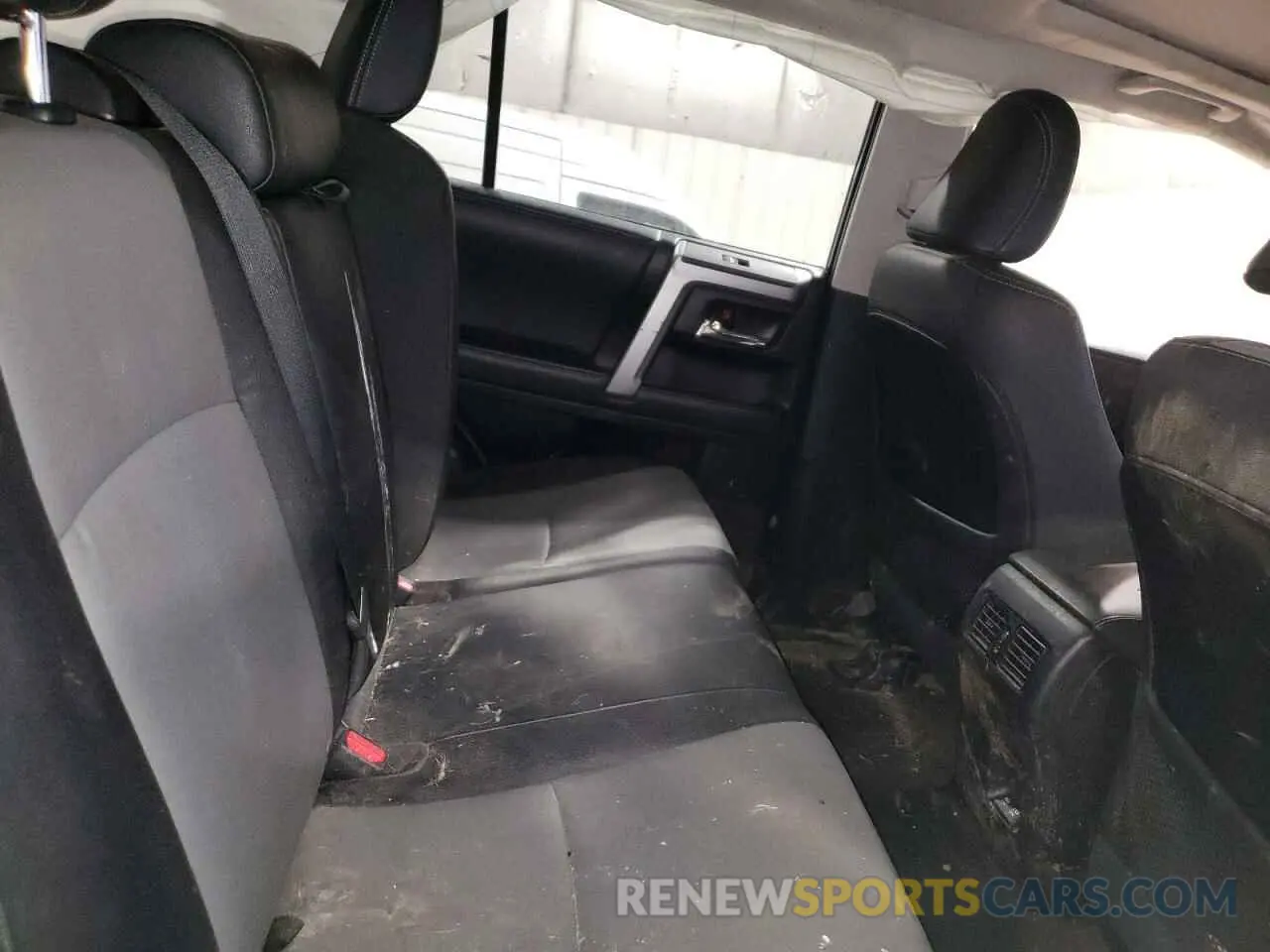 11 fotografías del automóvil dañado JTEBU5JR9L5751365 TOYOTA 4RUNNER 2020