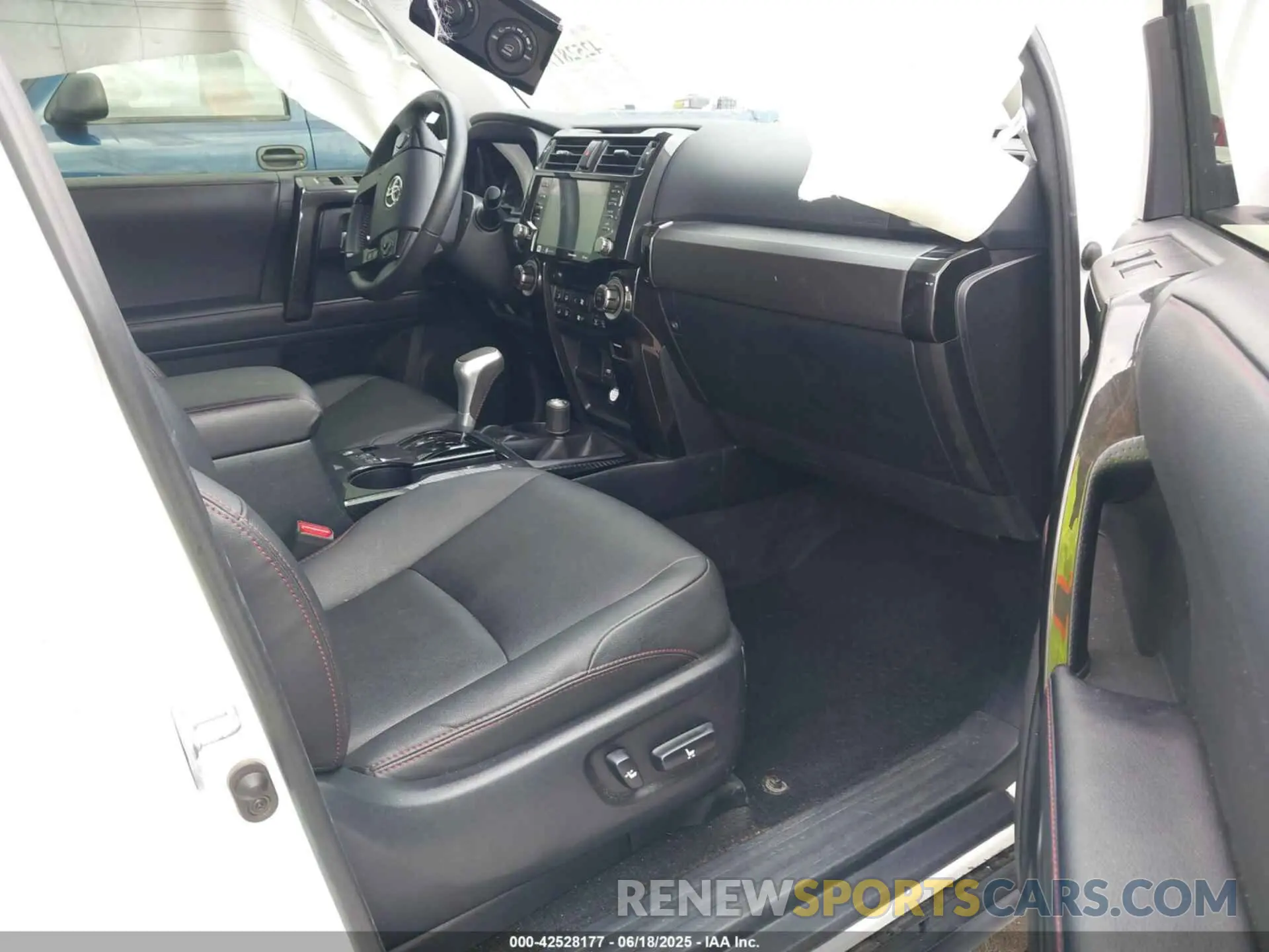 5 fotografías del automóvil dañado JTEBU5JR9L5825528 TOYOTA 4RUNNER 2020