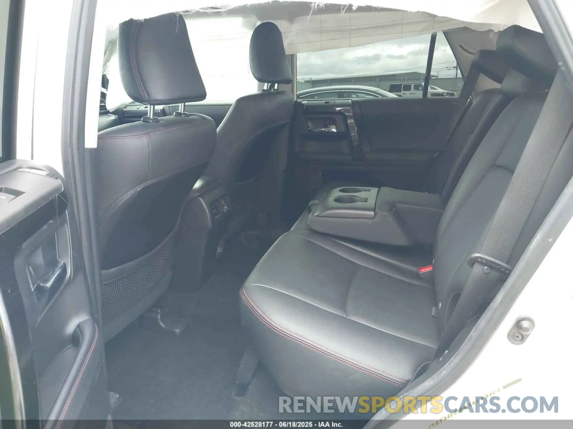 8 fotografías del automóvil dañado JTEBU5JR9L5825528 TOYOTA 4RUNNER 2020