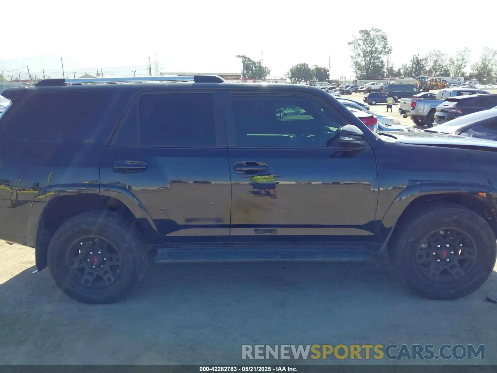 14 fotografías del automóvil dañado JTEBU5JRXL5749494 TOYOTA 4RUNNER 2020