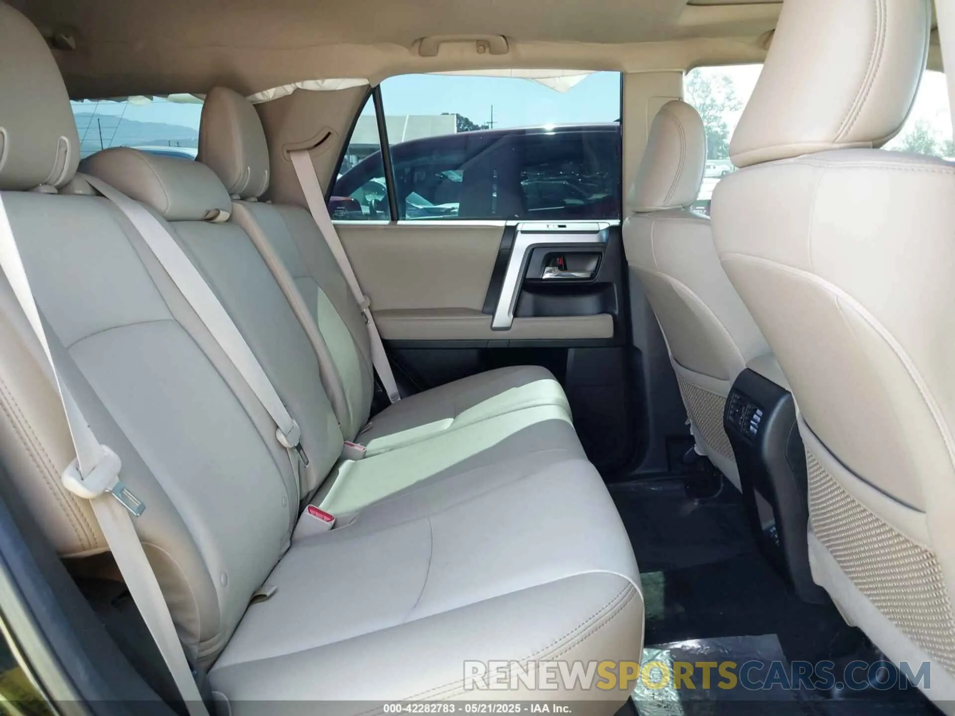 8 fotografías del automóvil dañado JTEBU5JRXL5749494 TOYOTA 4RUNNER 2020
