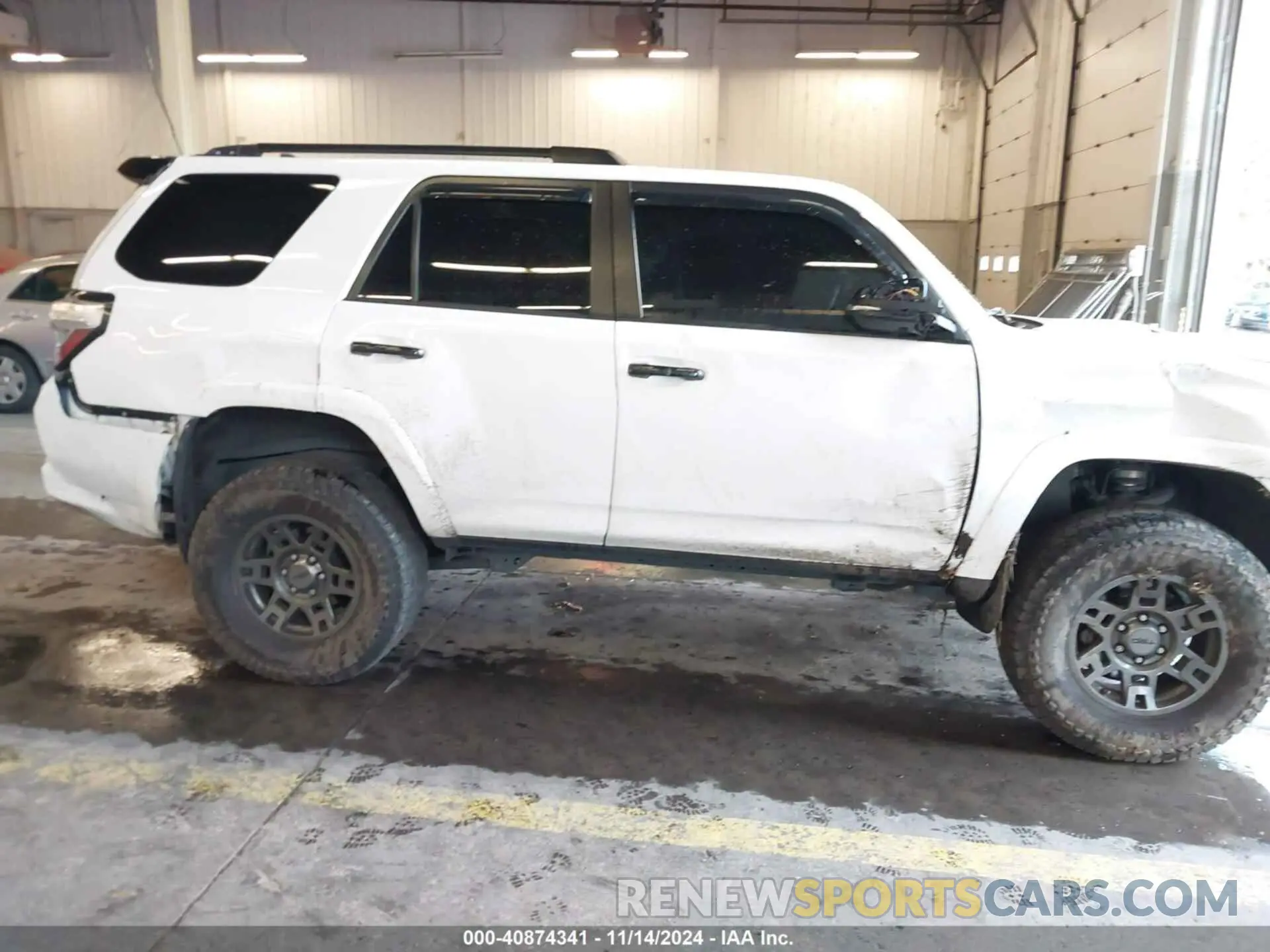 13 fotografías del automóvil dañado JTEBU5JRXL5761578 TOYOTA 4RUNNER 2020