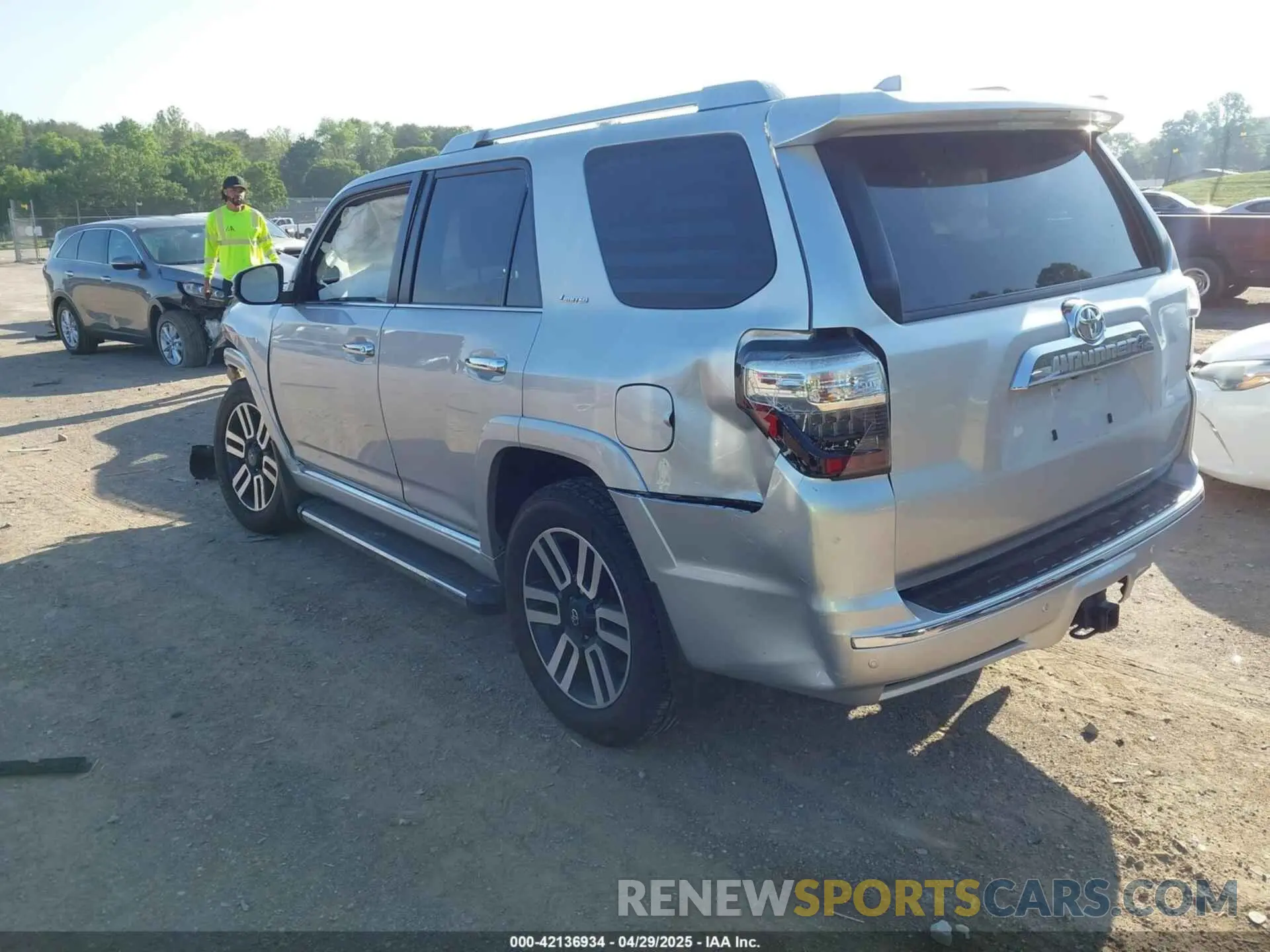 3 fotografías del automóvil dañado JTEBU5JRXL5835419 TOYOTA 4RUNNER 2020