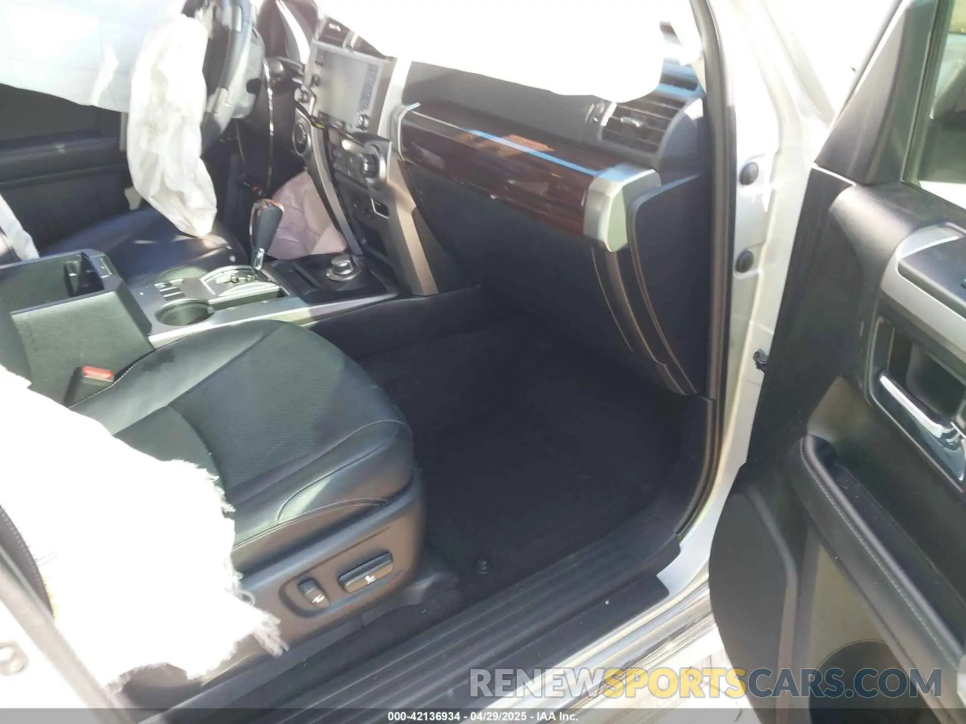 5 fotografías del automóvil dañado JTEBU5JRXL5835419 TOYOTA 4RUNNER 2020