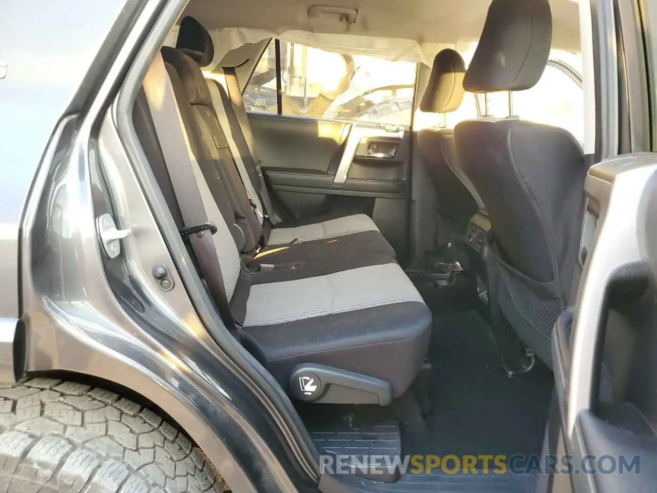 11 fotografías del automóvil dañado JTEZU5JR1L5217954 TOYOTA 4RUNNER 2020