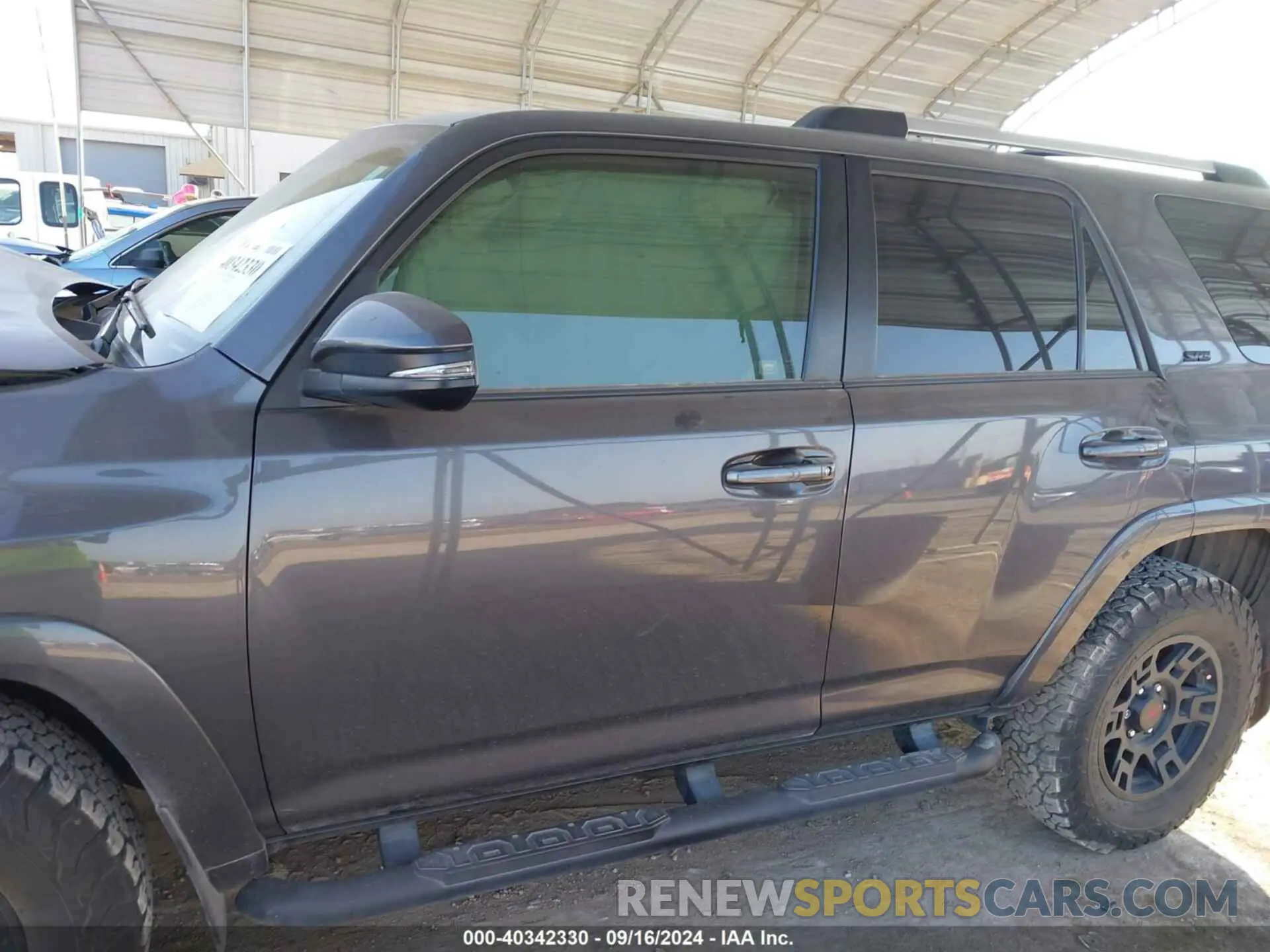 13 fotografías del automóvil dañado JTEZU5JR2L5218157 TOYOTA 4RUNNER 2020