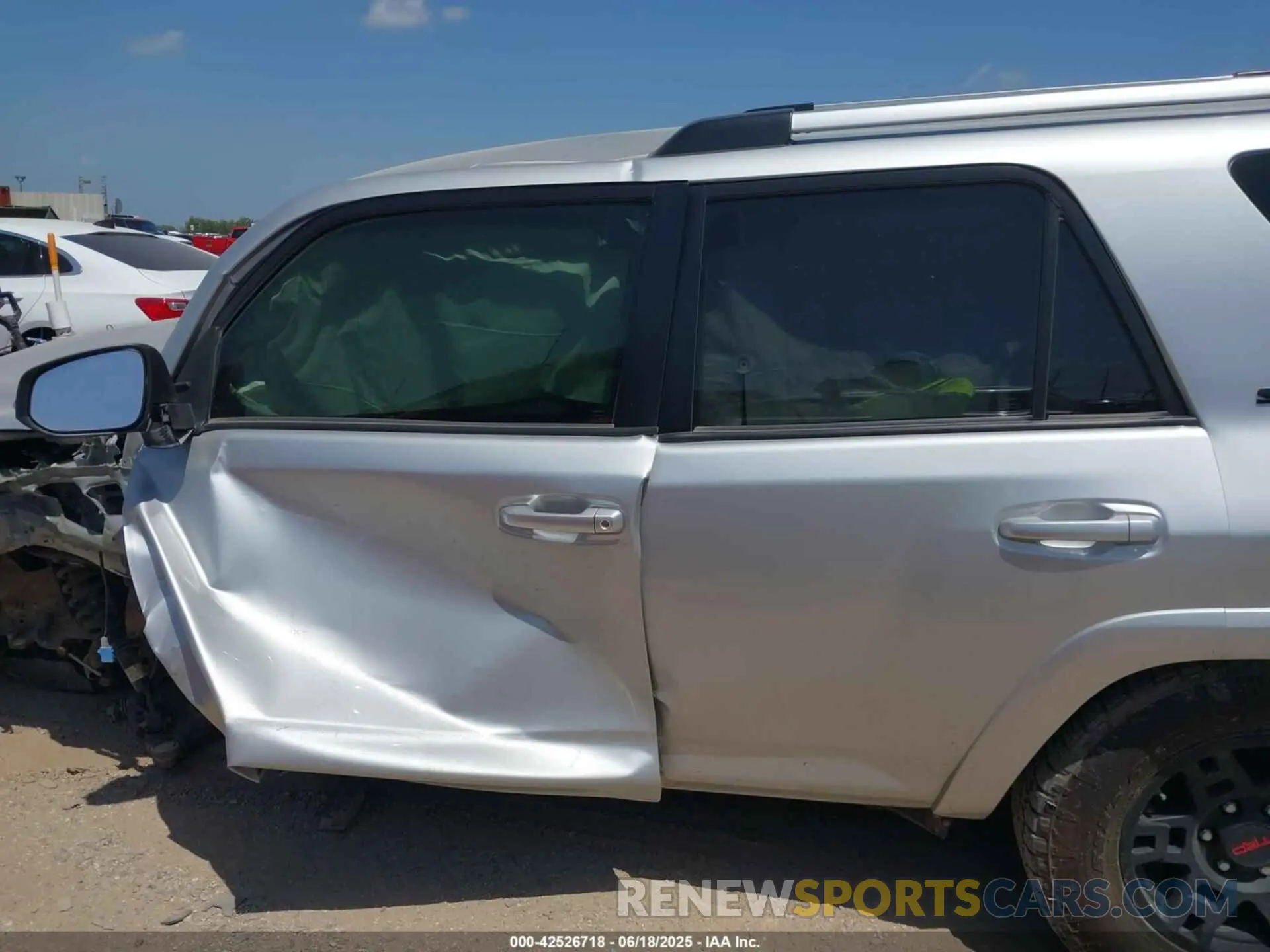 14 fotografías del automóvil dañado JTEZU5JR6L5224902 TOYOTA 4RUNNER 2020