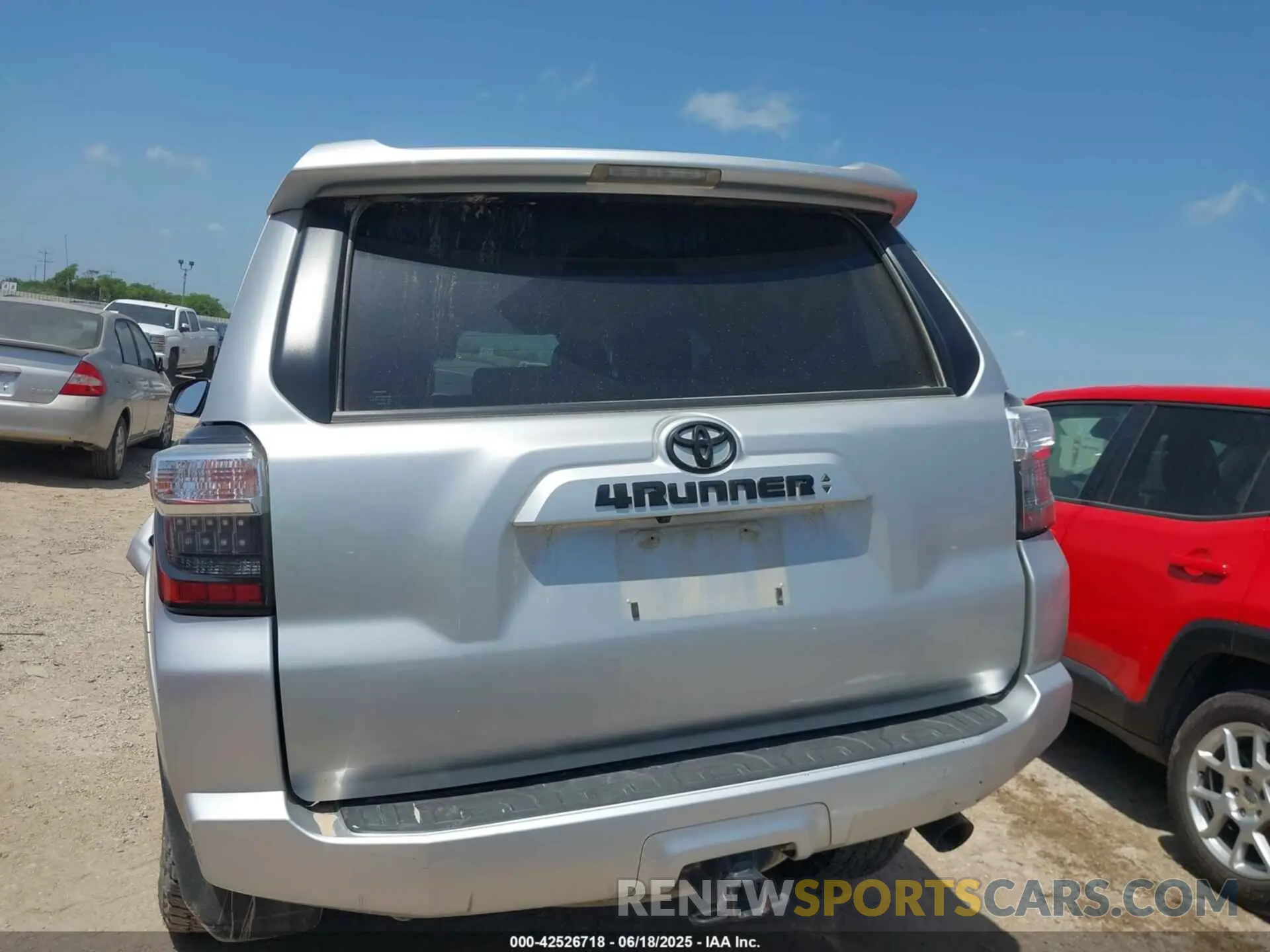 16 fotografías del automóvil dañado JTEZU5JR6L5224902 TOYOTA 4RUNNER 2020