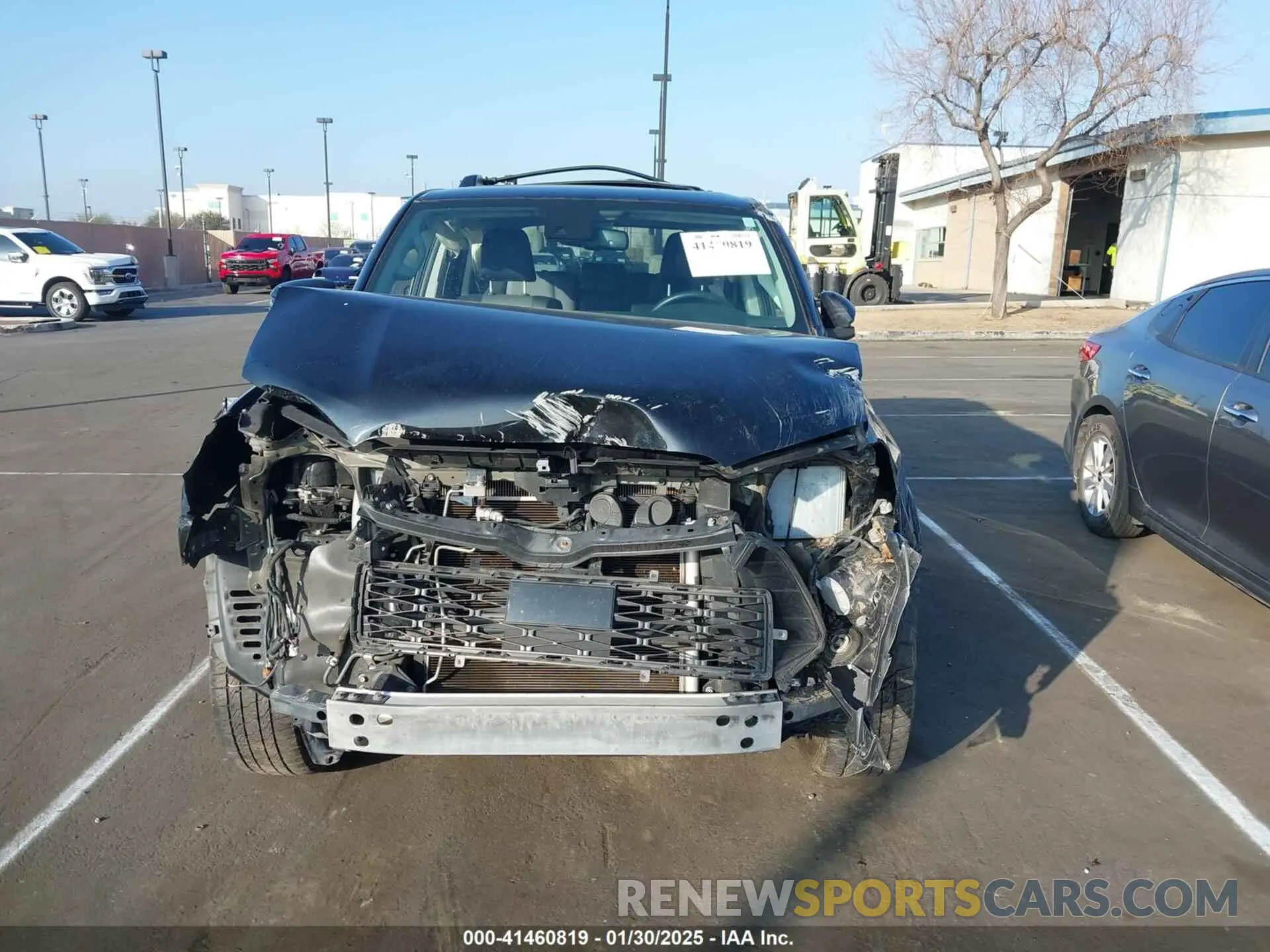 13 fotografías del automóvil dañado JTEZU5JR7L5226612 TOYOTA 4RUNNER 2020