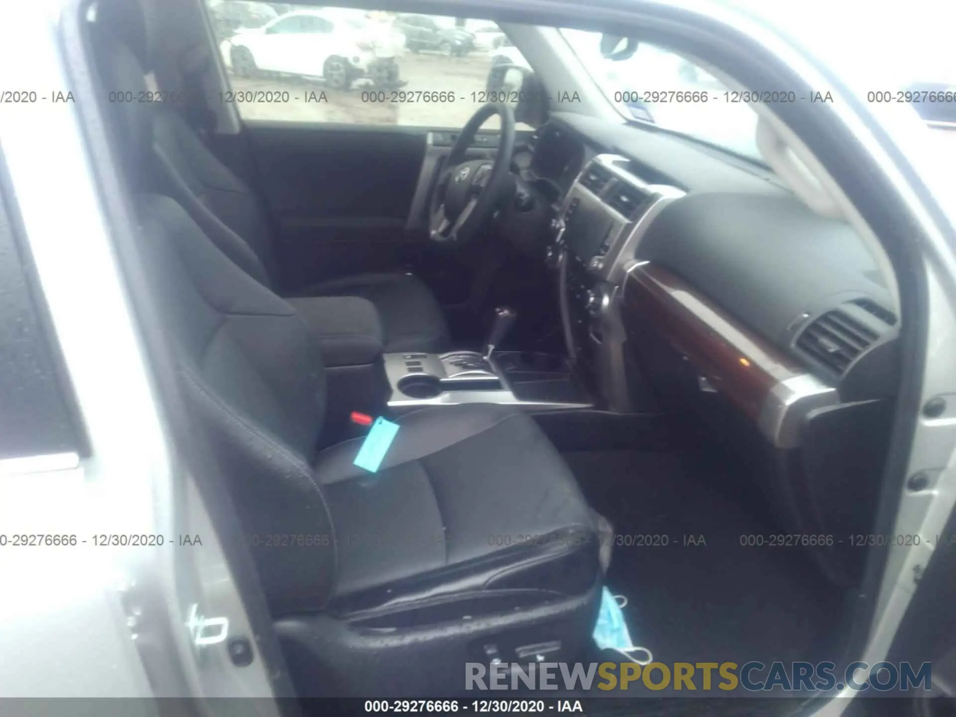 5 fotografías del automóvil dañado JTEZU5JRXL5222036 TOYOTA 4RUNNER 2020