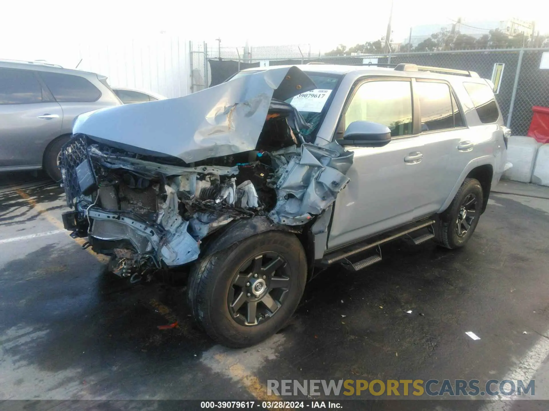 2 fotografías del automóvil dañado JTEBU5JR7M5857766 TOYOTA 4RUNNER 2021