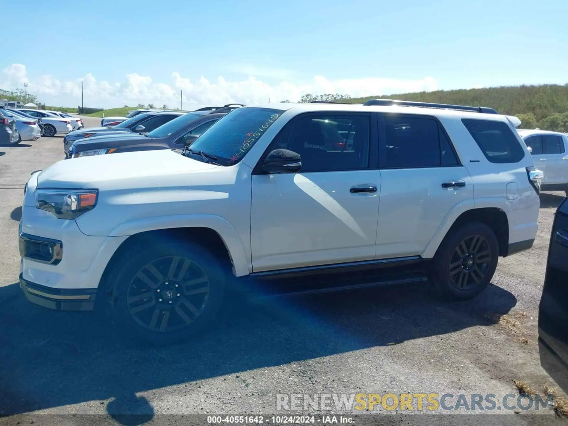 14 fotografías del automóvil dañado JTECU5JR7M5229632 TOYOTA 4RUNNER 2021