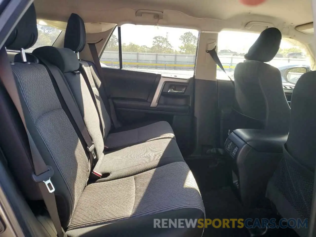 11 fotografías del automóvil dañado JTEEU5JR5M5240802 TOYOTA 4RUNNER 2021