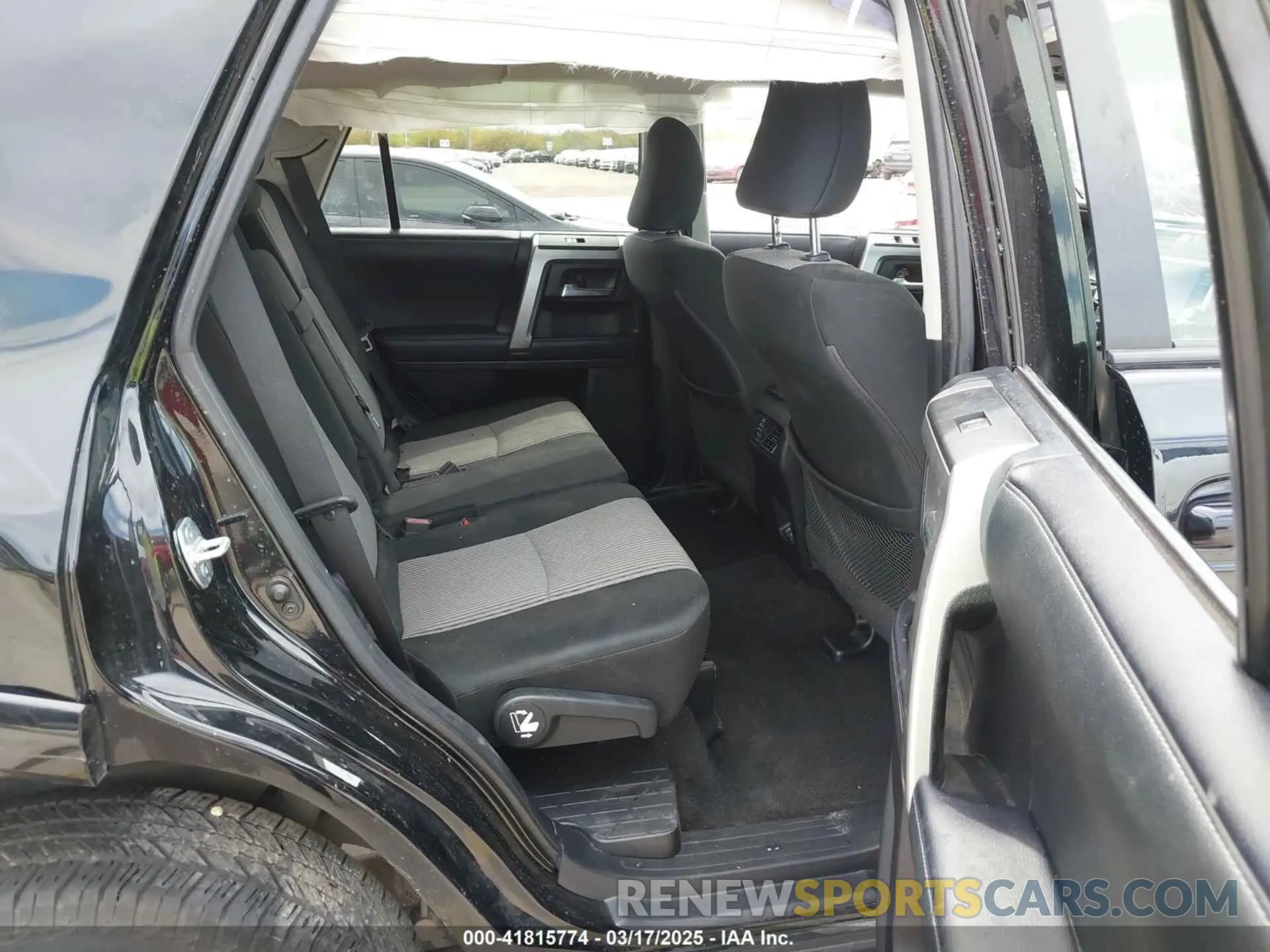 8 fotografías del automóvil dañado JTEEU5JR8M5235982 TOYOTA 4RUNNER 2021