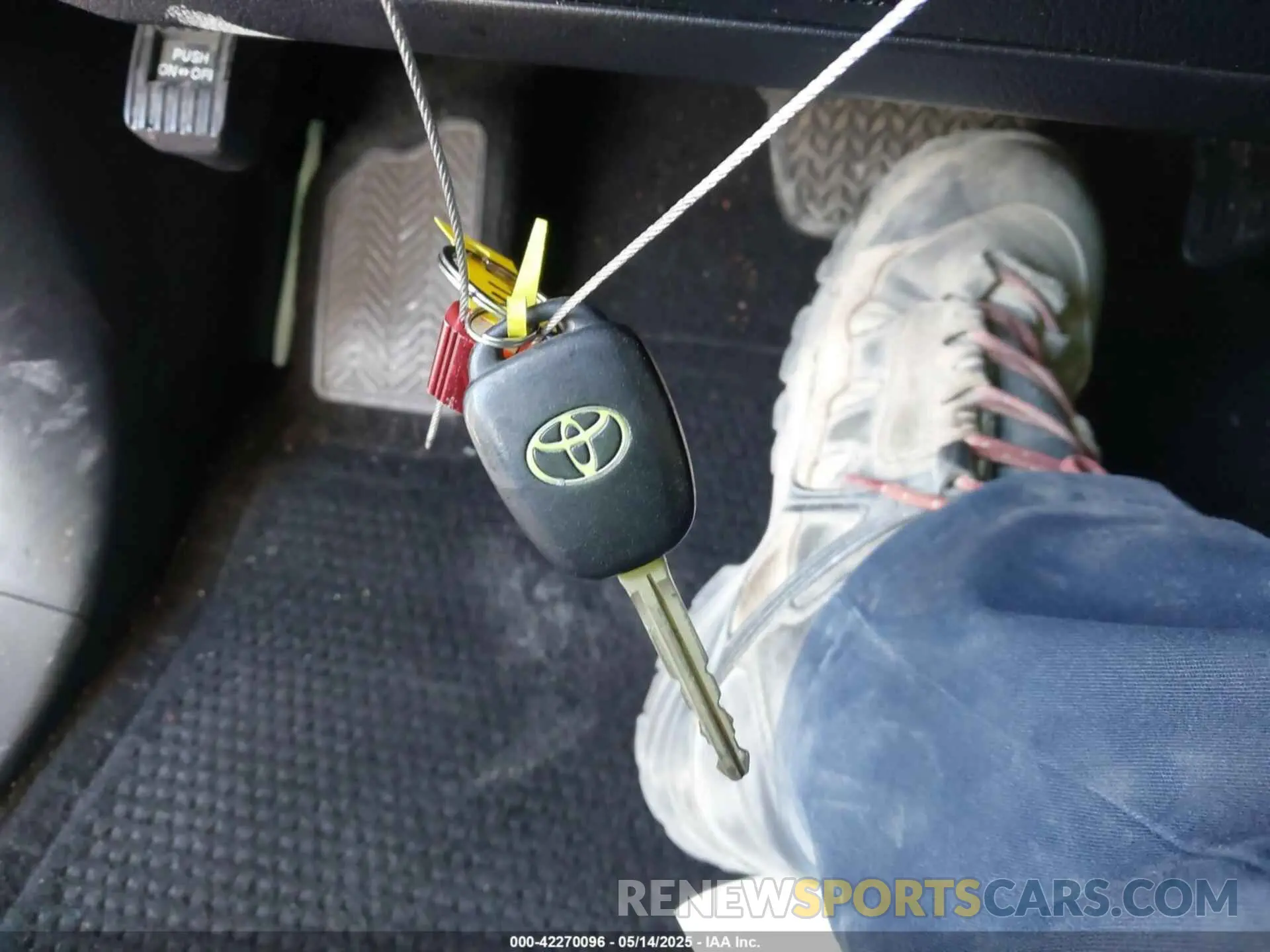 11 fotografías del automóvil dañado JTEEU5JR9M5232380 TOYOTA 4RUNNER 2021