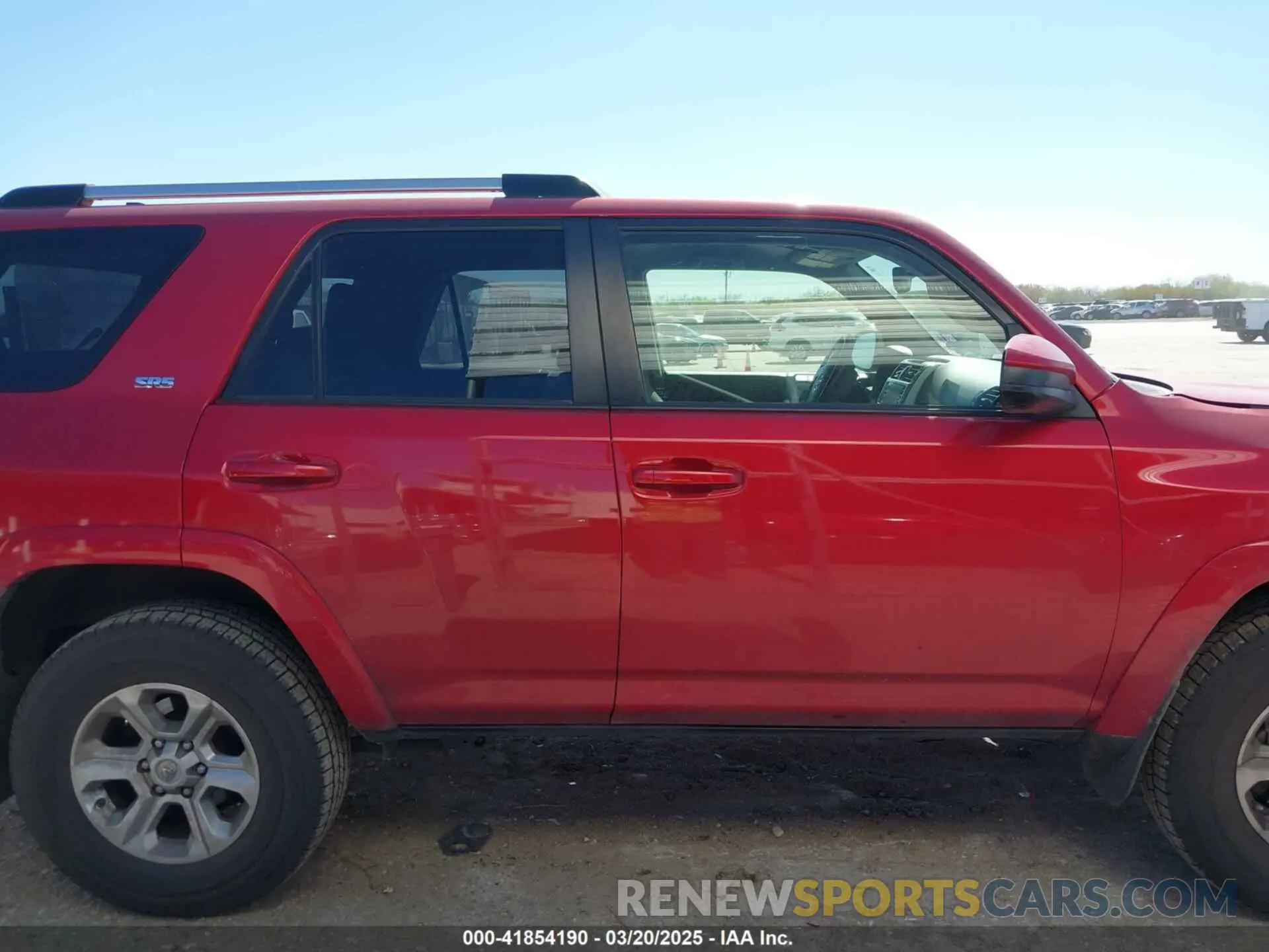 14 fotografías del automóvil dañado JTEEU5JR9M5236350 TOYOTA 4RUNNER 2021