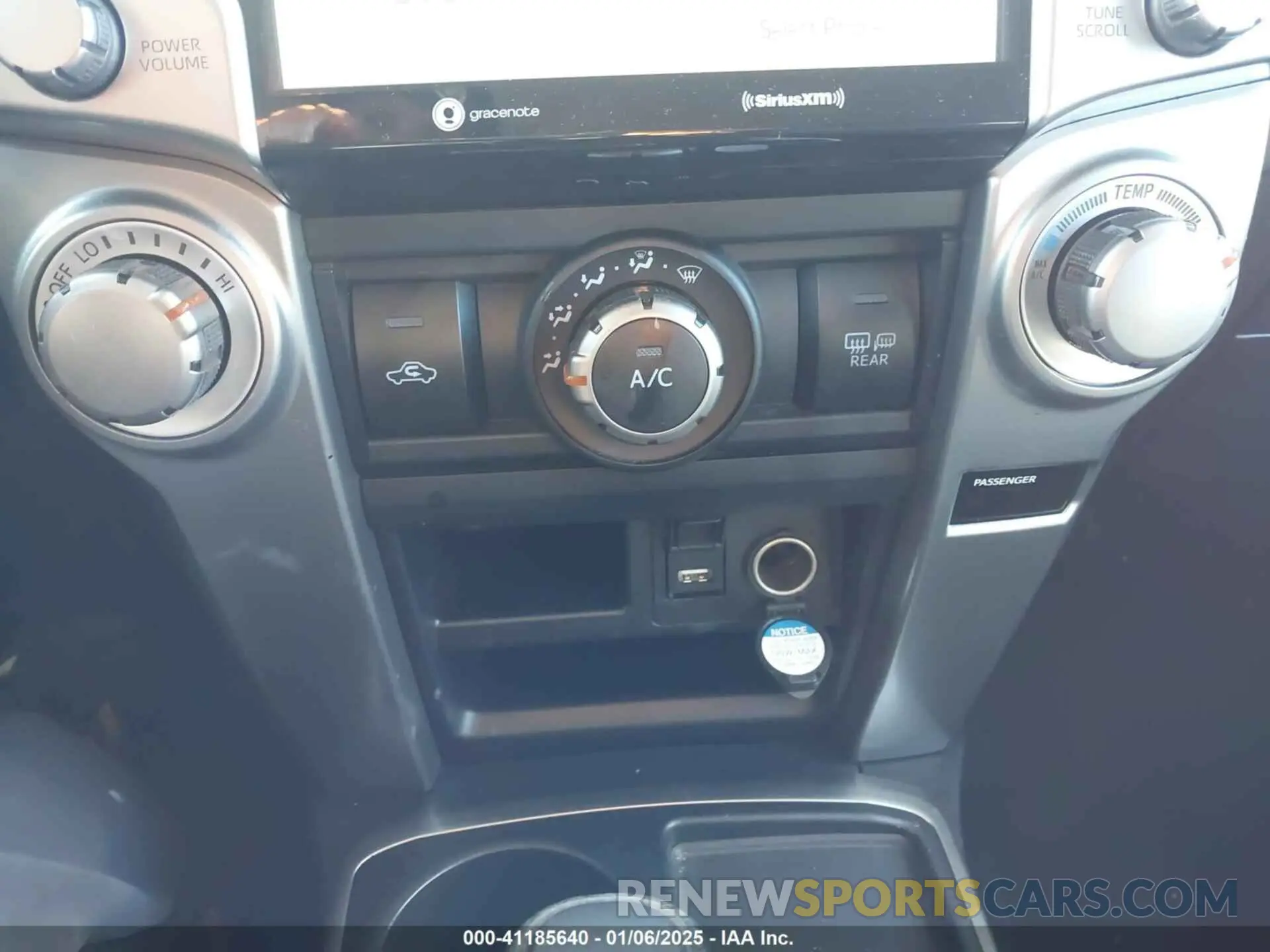 12 fotografías del automóvil dañado JTEEU5JRXM5235997 TOYOTA 4RUNNER 2021