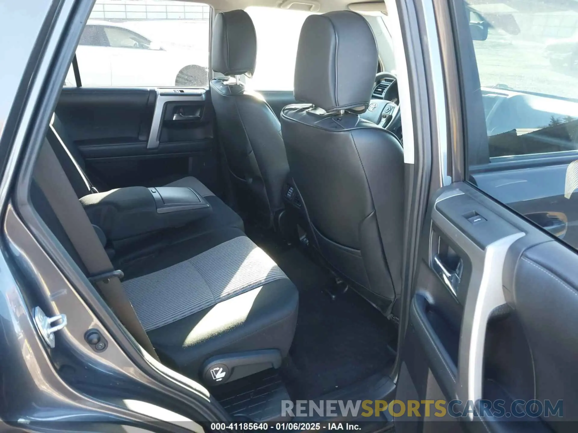 8 fotografías del automóvil dañado JTEEU5JRXM5235997 TOYOTA 4RUNNER 2021