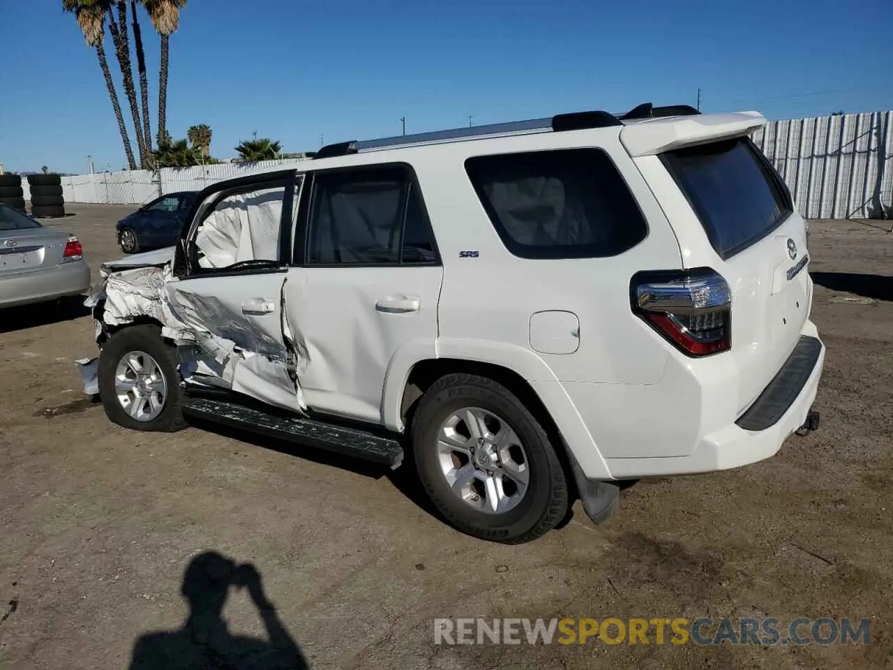 2 fotografías del automóvil dañado JTEFU5JR3M5246389 TOYOTA 4RUNNER 2021