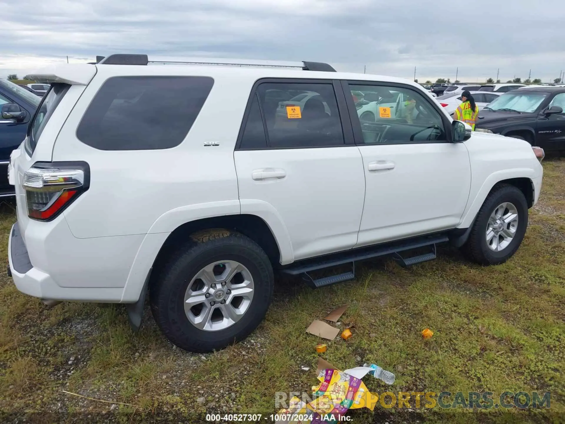 4 fotografías del automóvil dañado JTEFU5JR5M5228704 TOYOTA 4RUNNER 2021