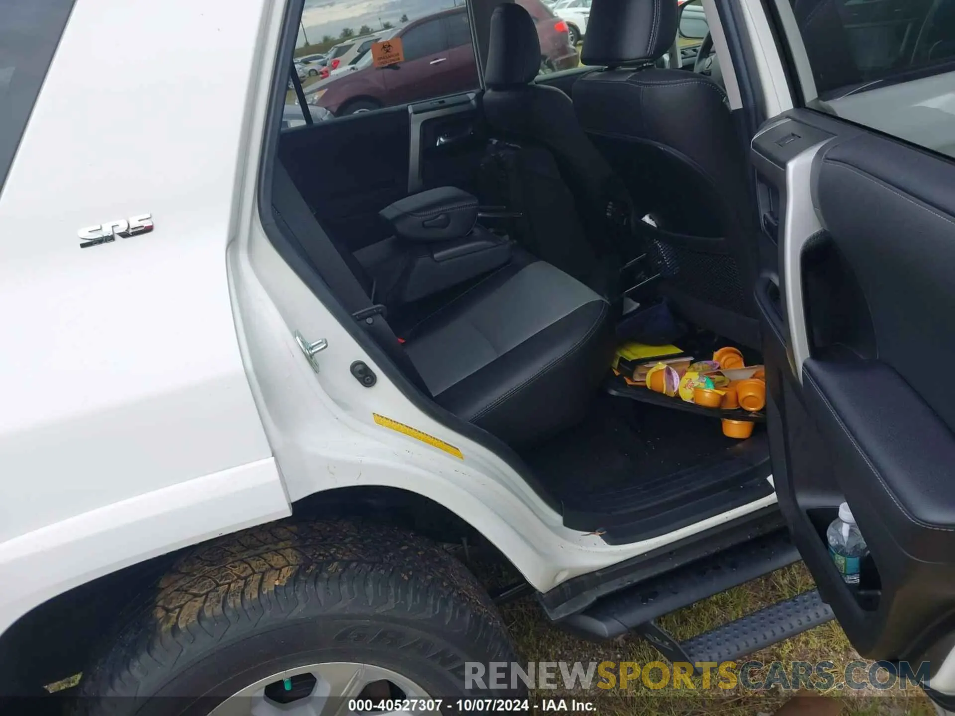 8 fotografías del automóvil dañado JTEFU5JR5M5228704 TOYOTA 4RUNNER 2021