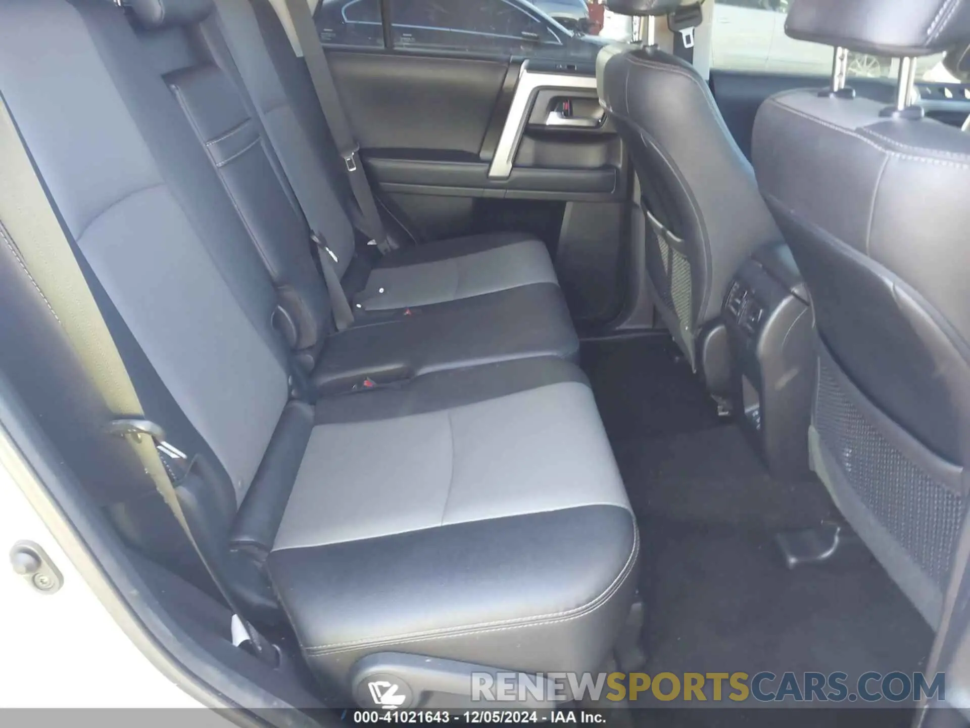 8 fotografías del automóvil dañado JTEFU5JR6M5235323 TOYOTA 4RUNNER 2021