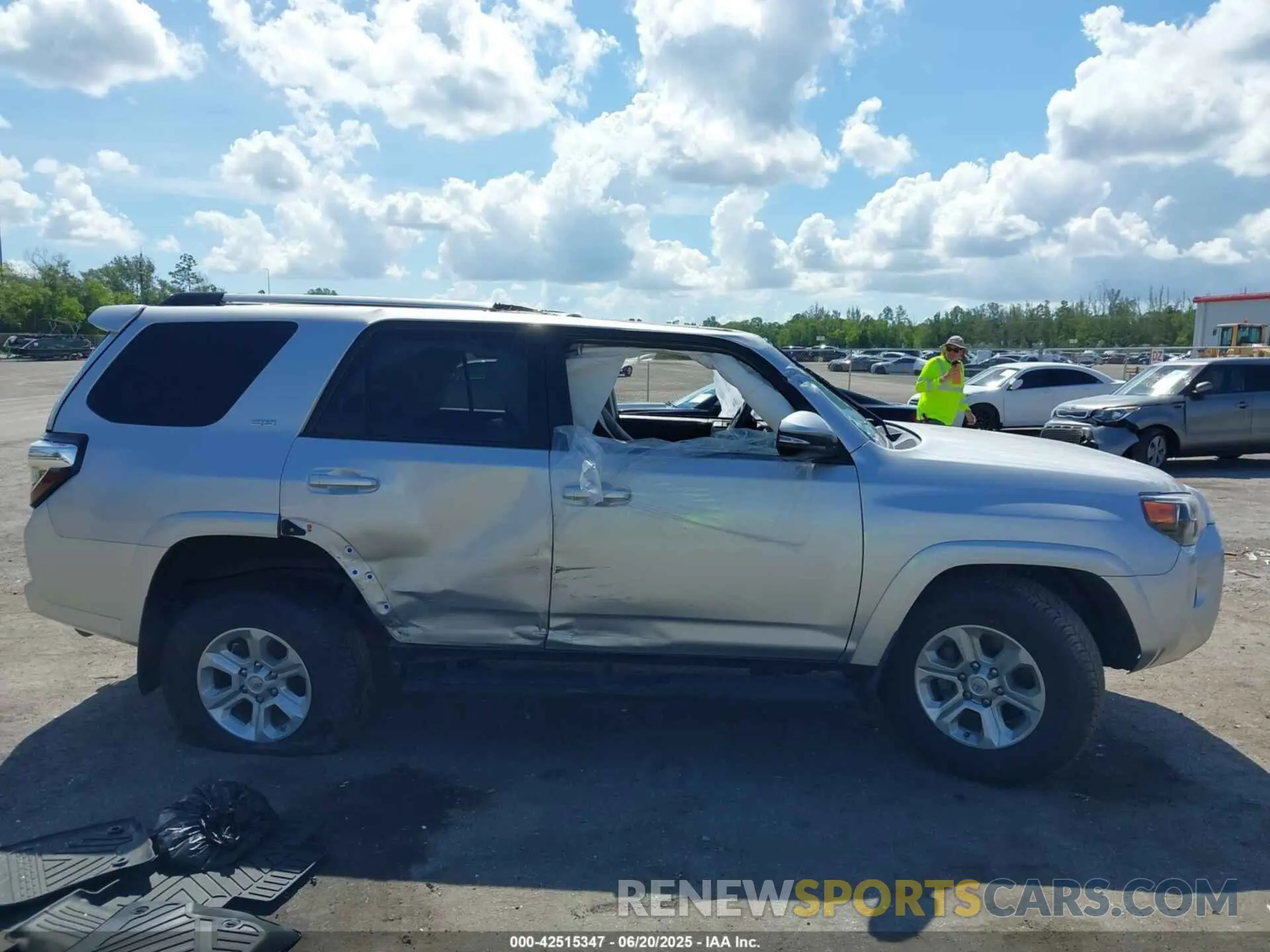 13 fotografías del automóvil dañado JTEFU5JRXM5232974 TOYOTA 4RUNNER 2021