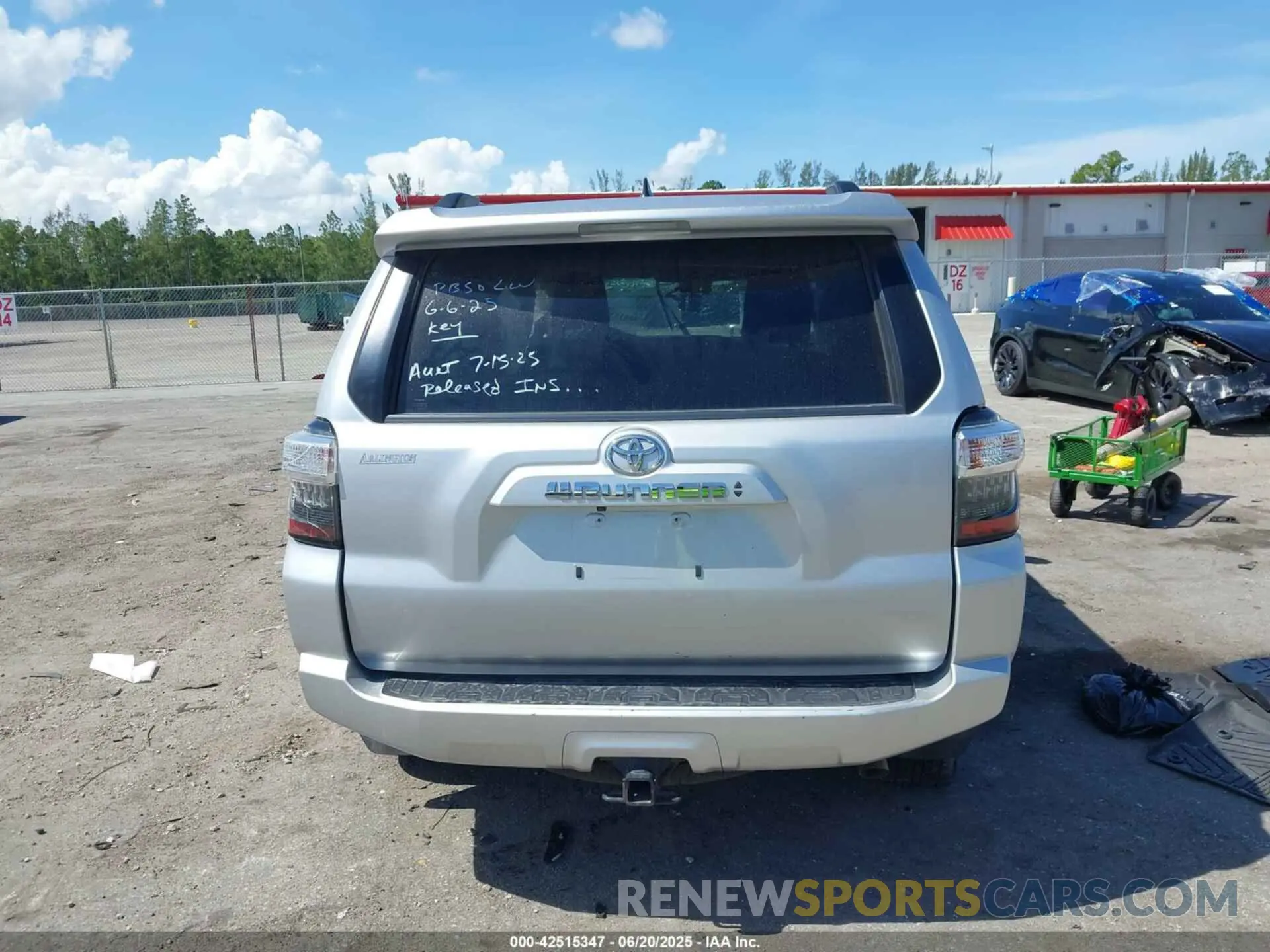 16 fotografías del automóvil dañado JTEFU5JRXM5232974 TOYOTA 4RUNNER 2021