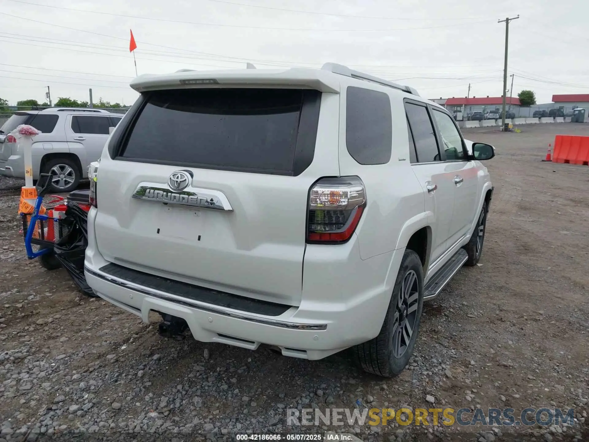 4 fotografías del automóvil dañado JTEKU5JR3M5885466 TOYOTA 4RUNNER 2021