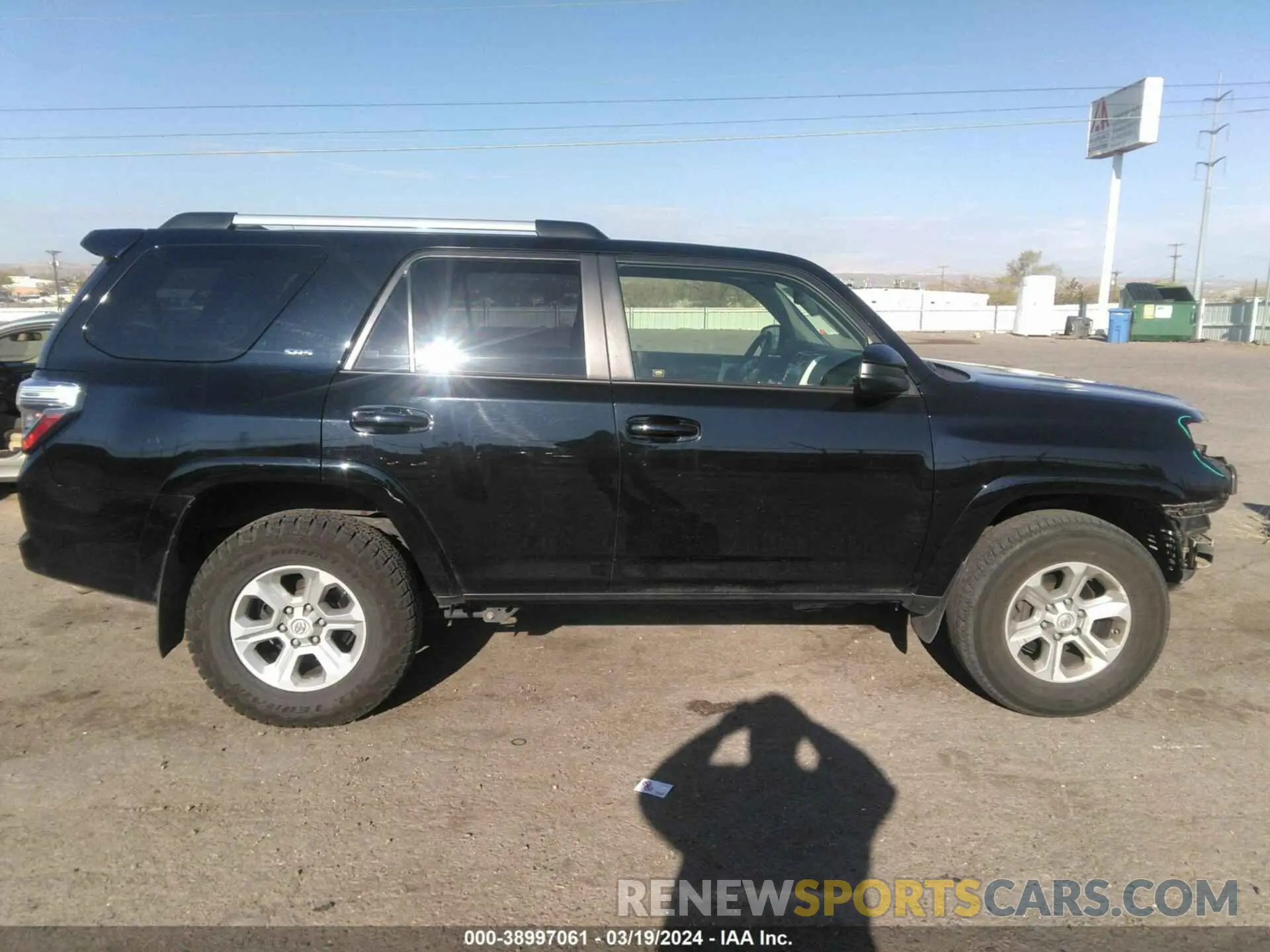 14 fotografías del automóvil dañado JTEMU5JR2M5841127 TOYOTA 4RUNNER 2021