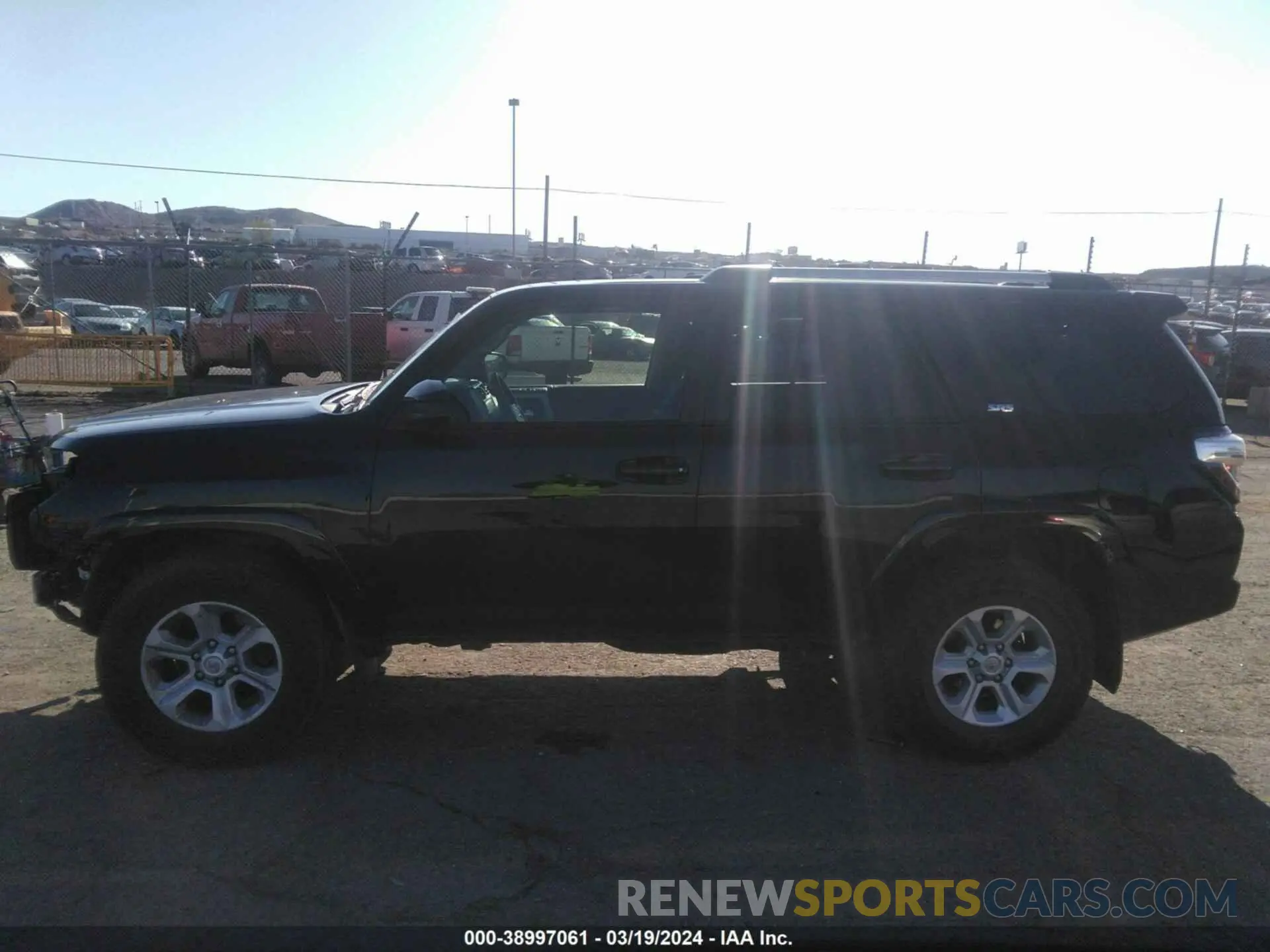 15 fotografías del automóvil dañado JTEMU5JR2M5841127 TOYOTA 4RUNNER 2021