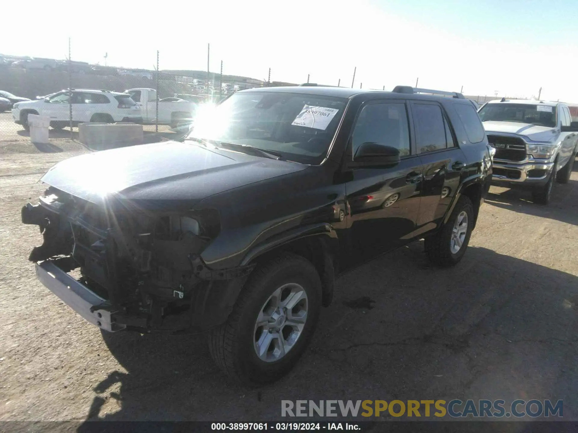 2 fotografías del automóvil dañado JTEMU5JR2M5841127 TOYOTA 4RUNNER 2021